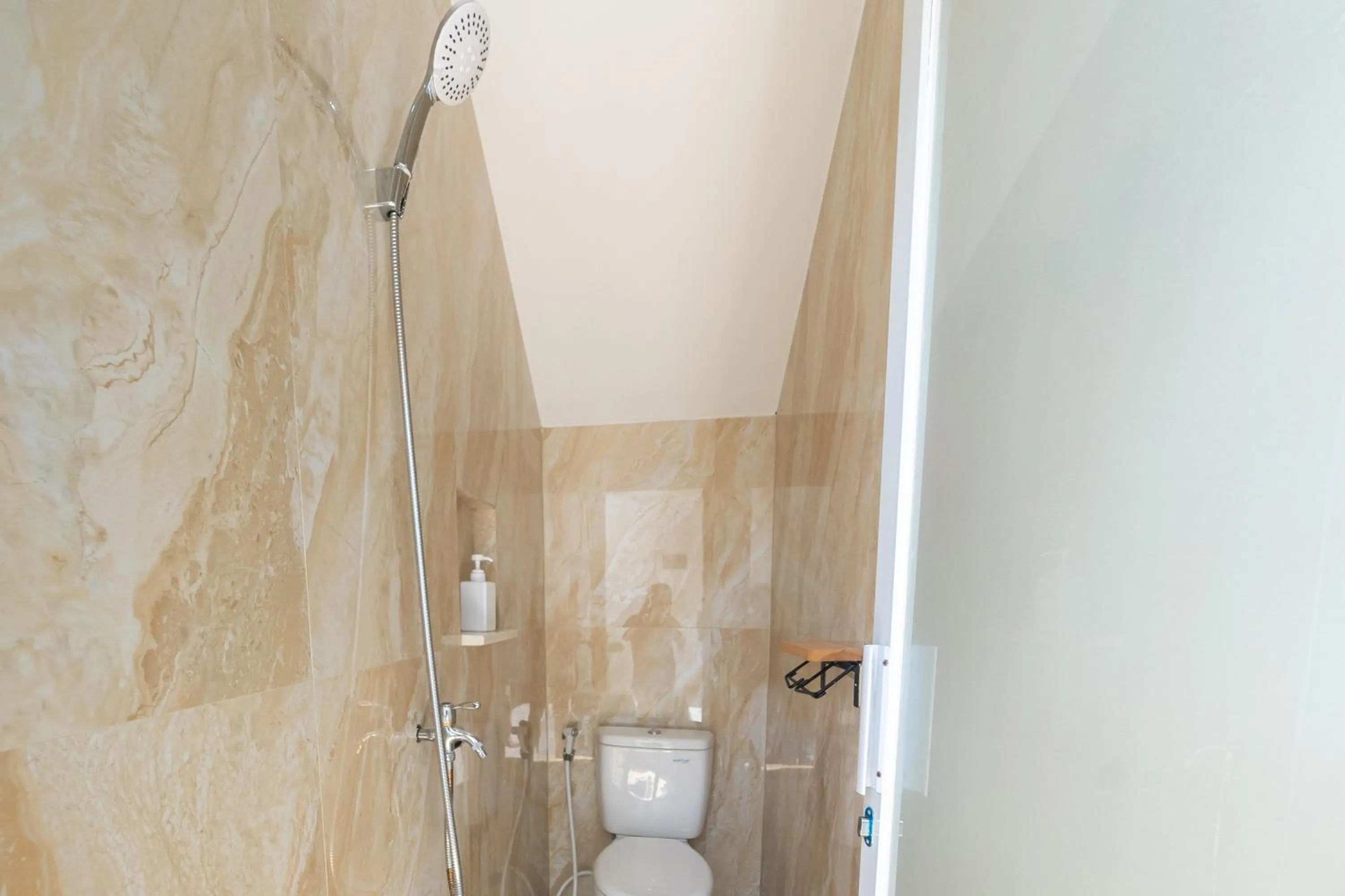 Shower in Villa Berlian Kuta