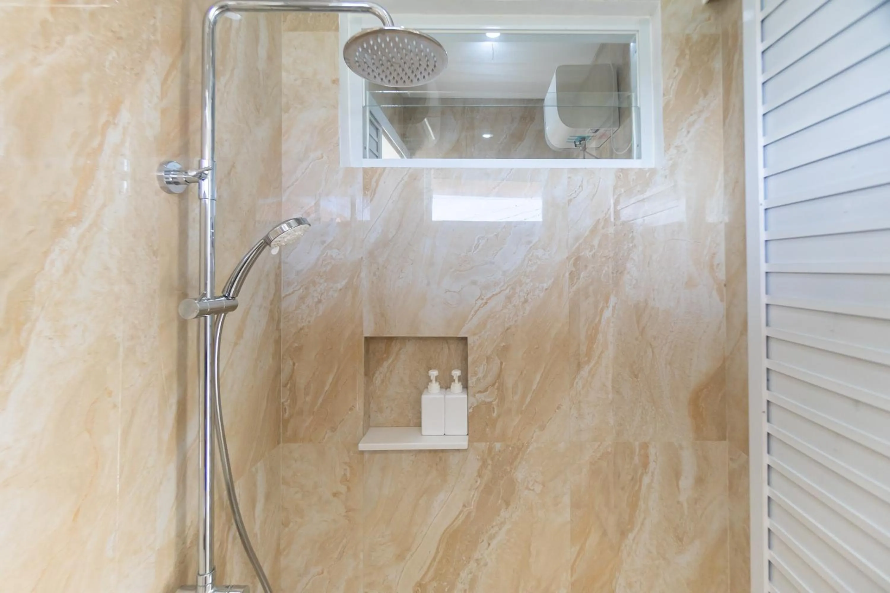 Shower in Villa Berlian Kuta