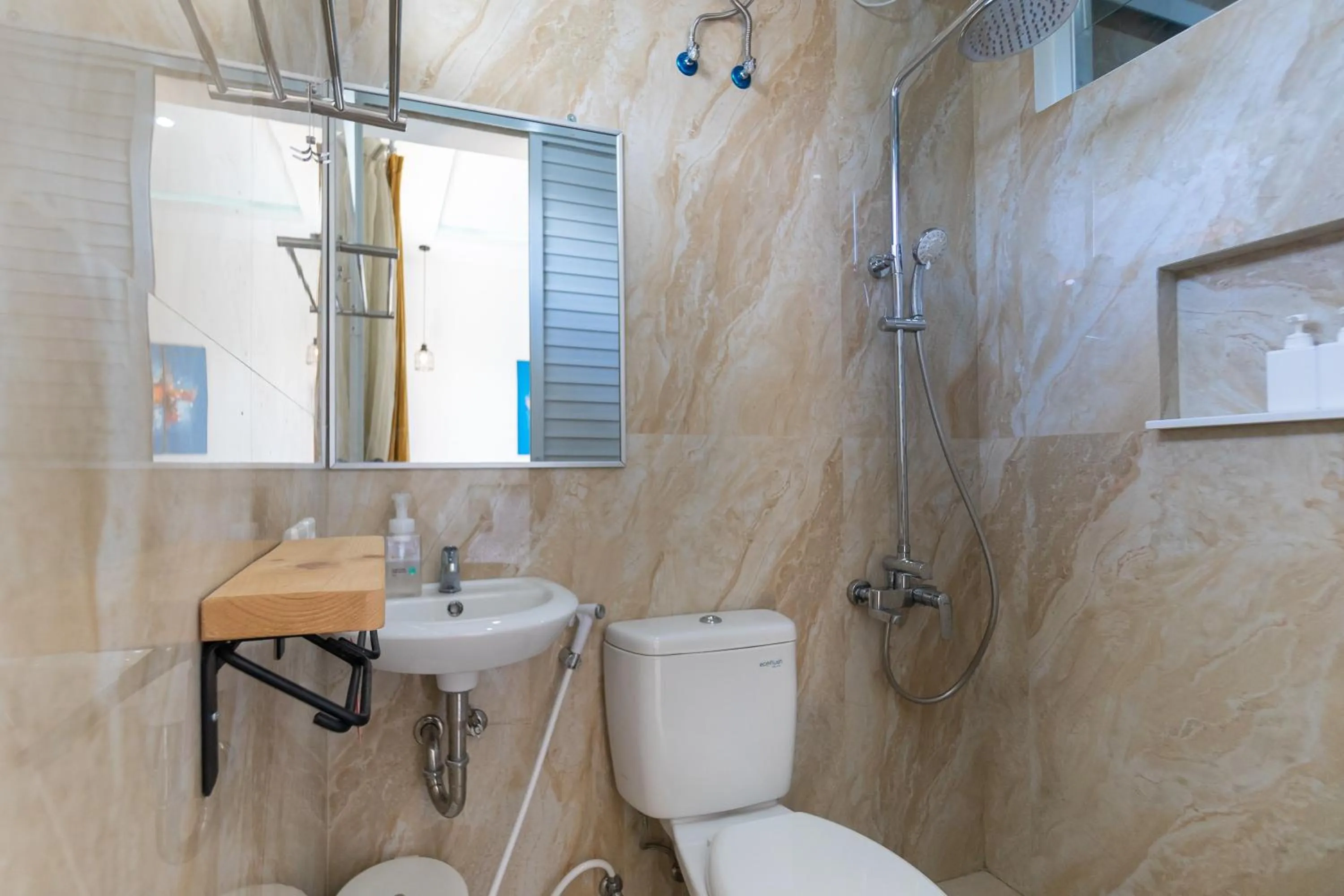 Shower in Villa Berlian Kuta