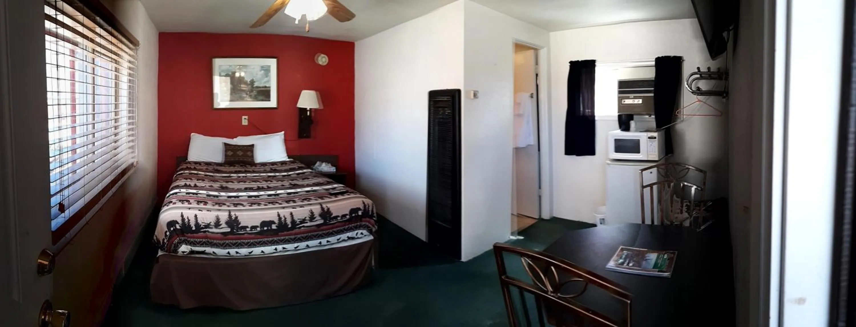 Bed in Bryce Canyon Motel