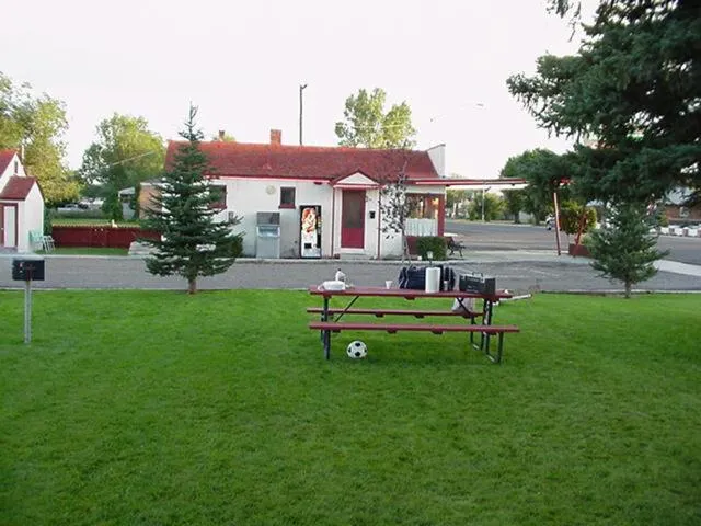 Garden in Bryce Canyon Motel