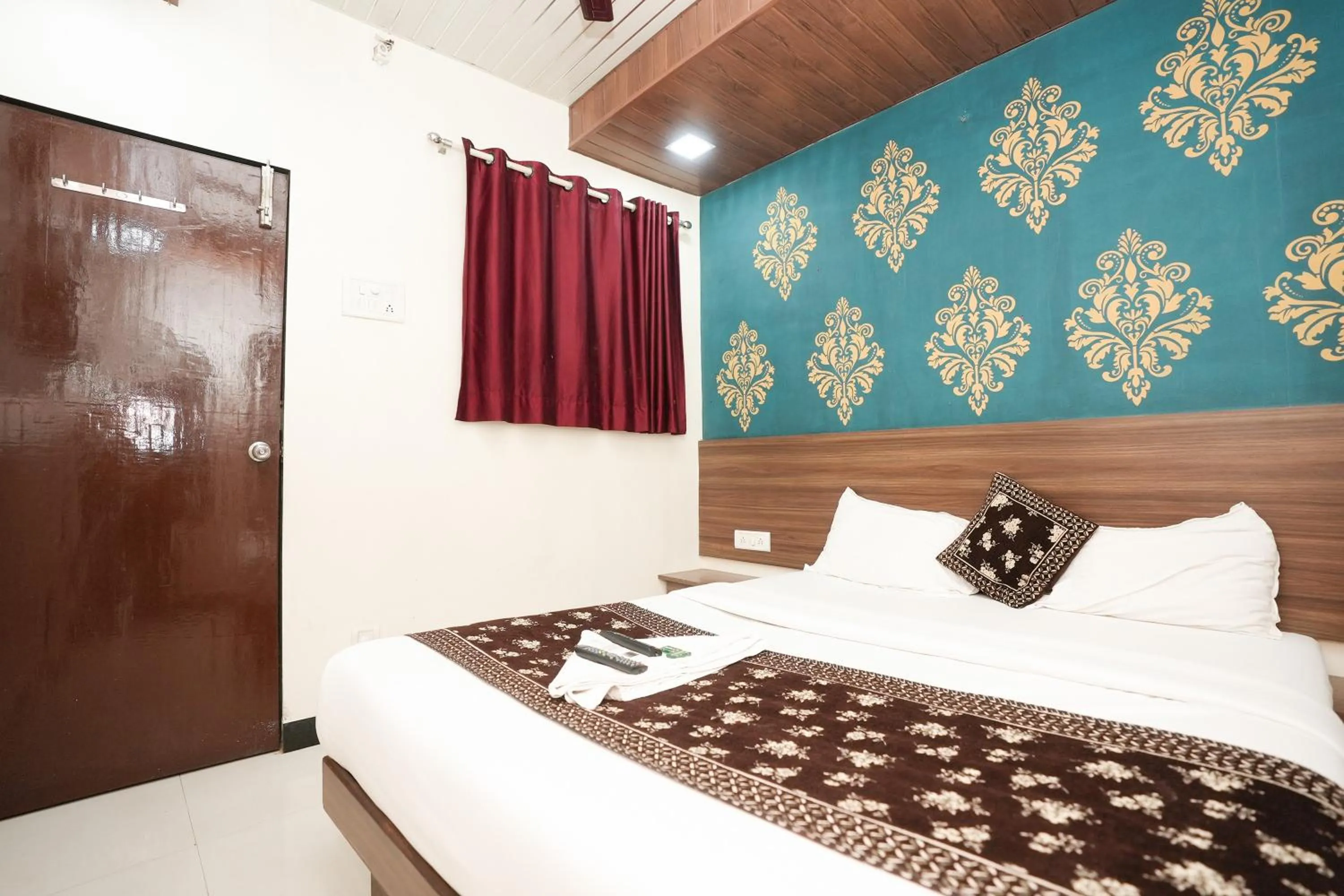 Bed in Hotel Mumbai Residency