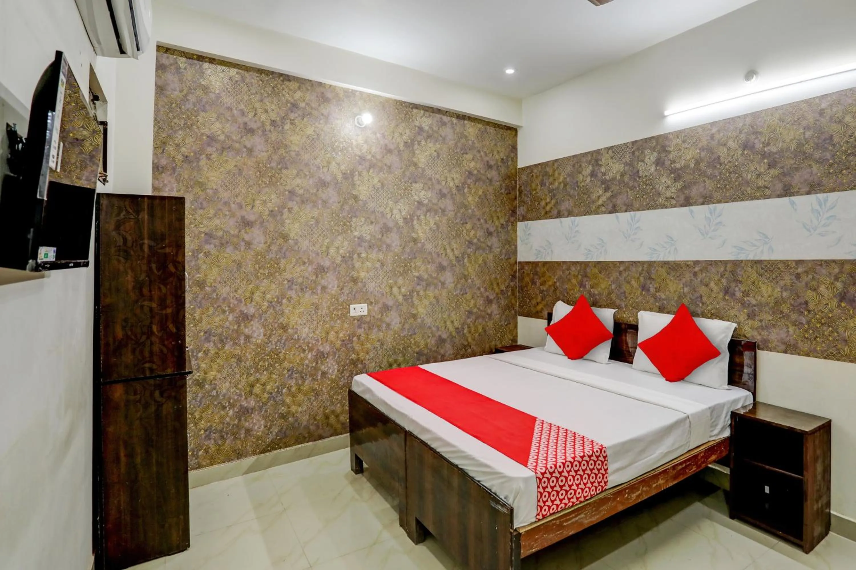 Lobby or reception, Bed in Hotel O The Raghav Villa