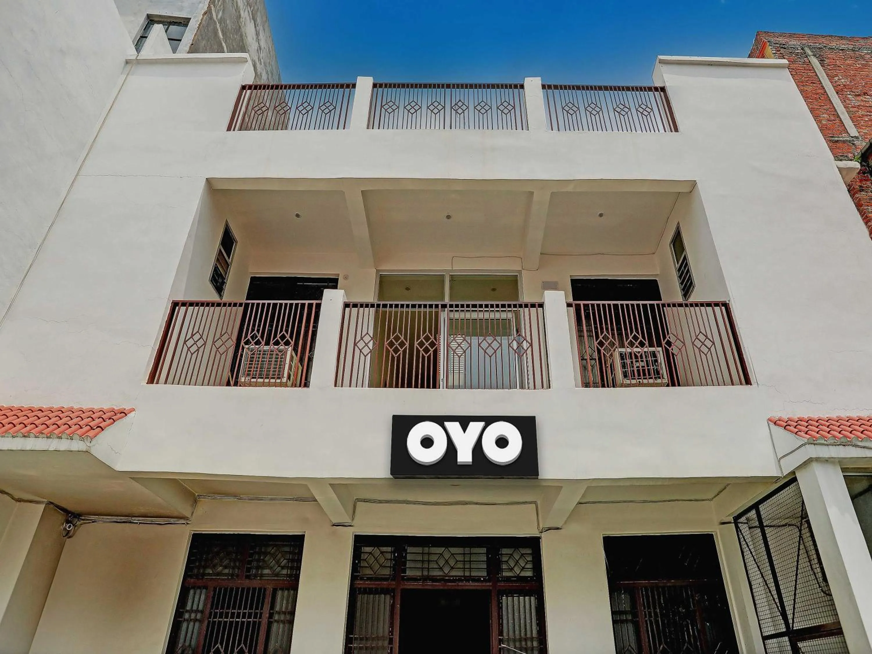 Facade/entrance in Hotel O The Raghav Villa