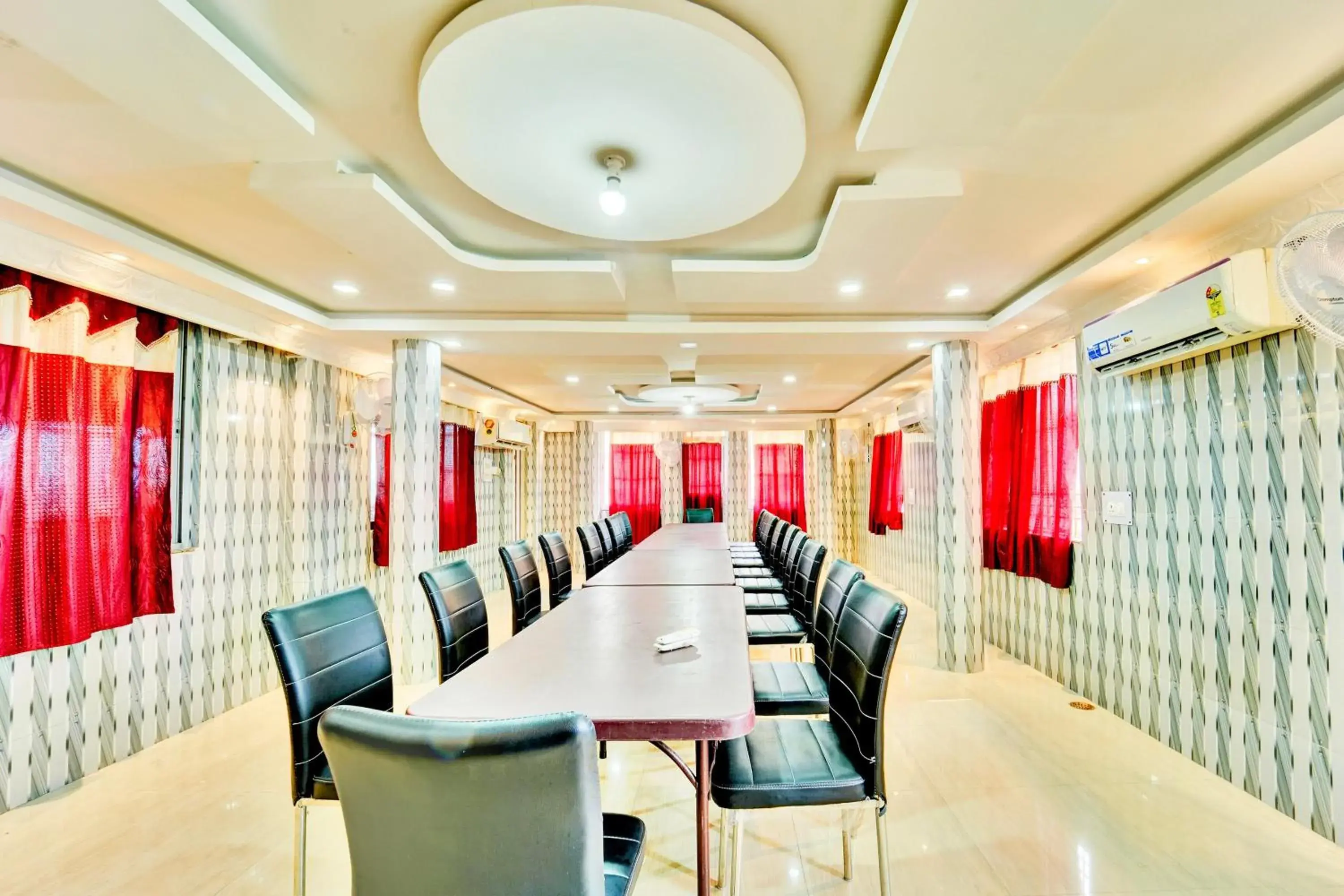 Lobby or reception in Hotel O Shakti Inn Lobby or reception in Hotel O Shakti Inn