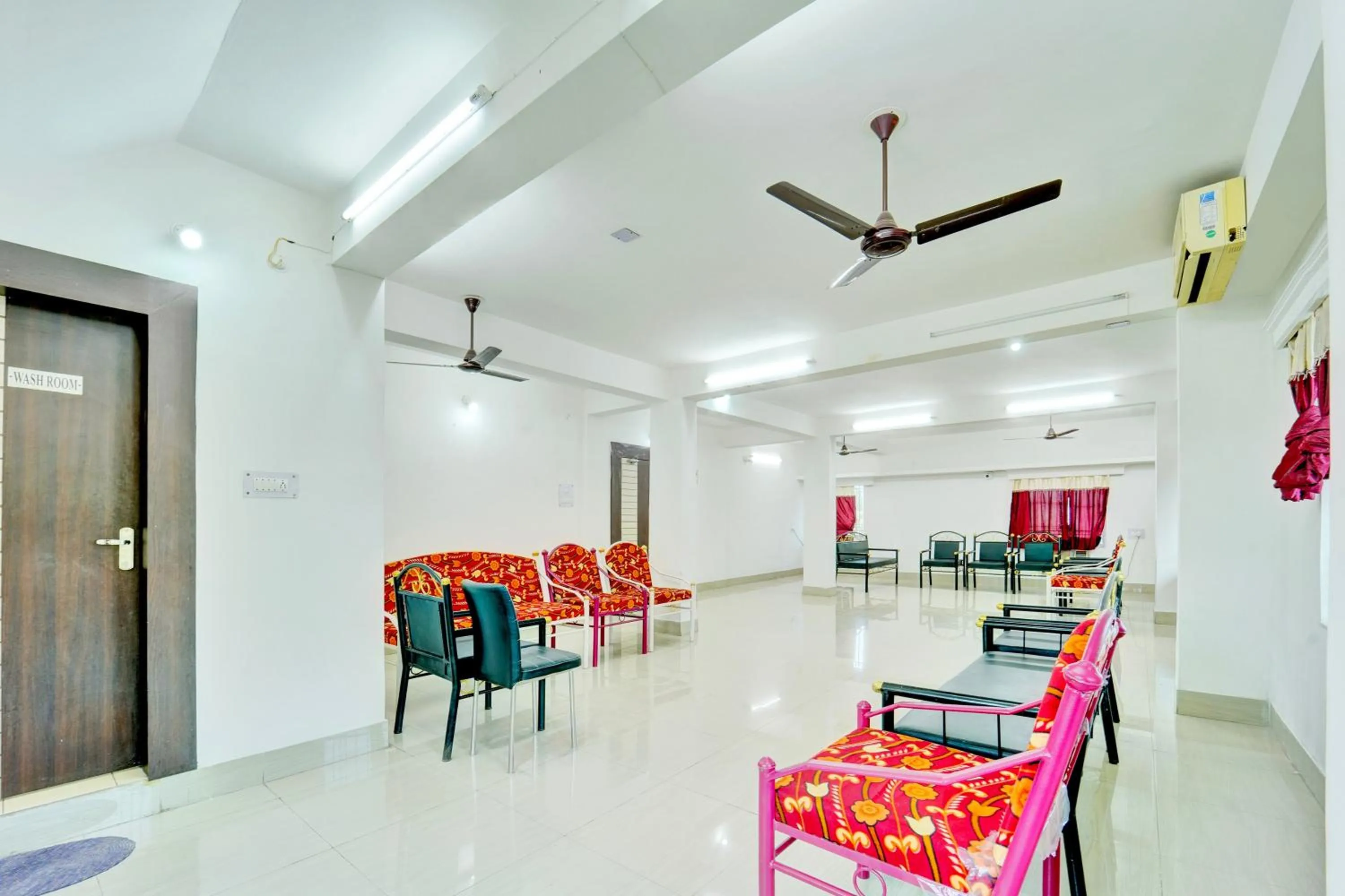 Lobby or reception in Hotel O Shakti Inn