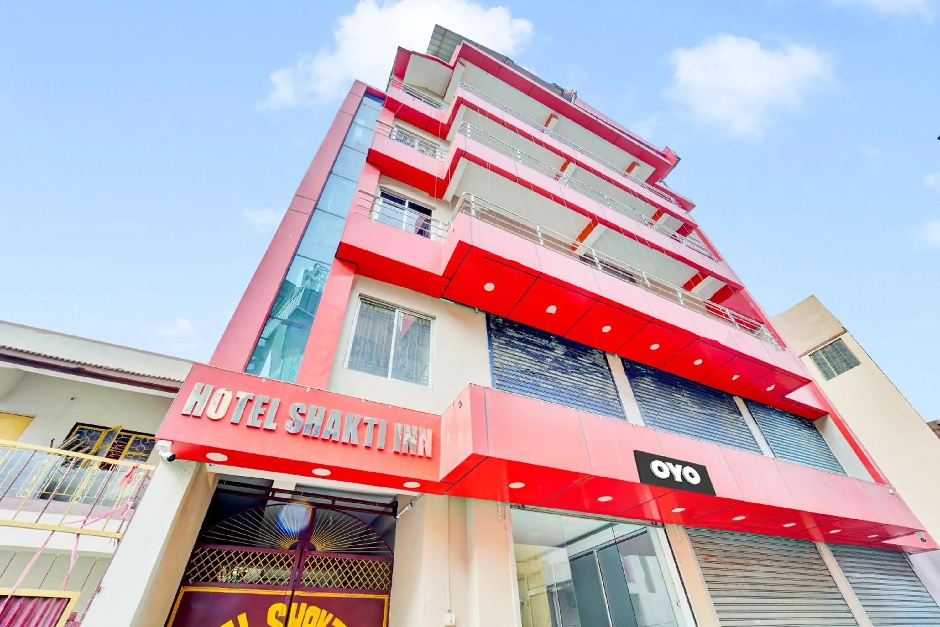 Facade/entrance in Hotel O Shakti Inn Facade/entrance in Hotel O Shakti Inn