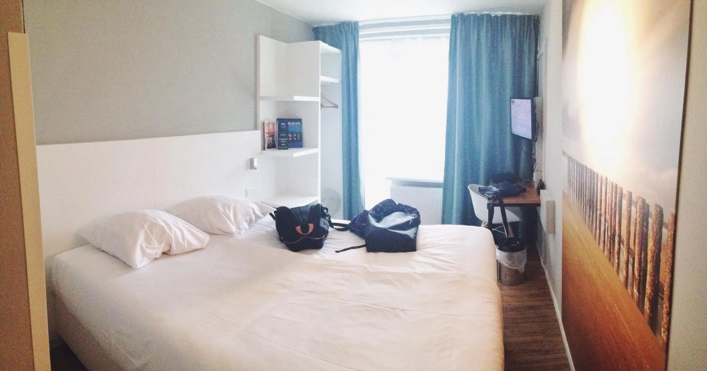 Photo of the whole room, Bed in Hotel Andante aan Zee