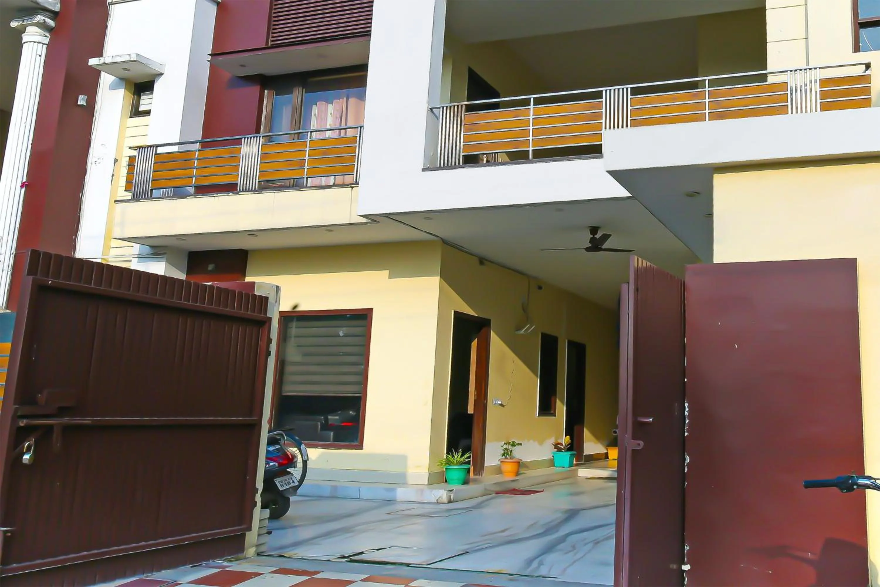 Facade/entrance in Hotel O Dream'z Residency