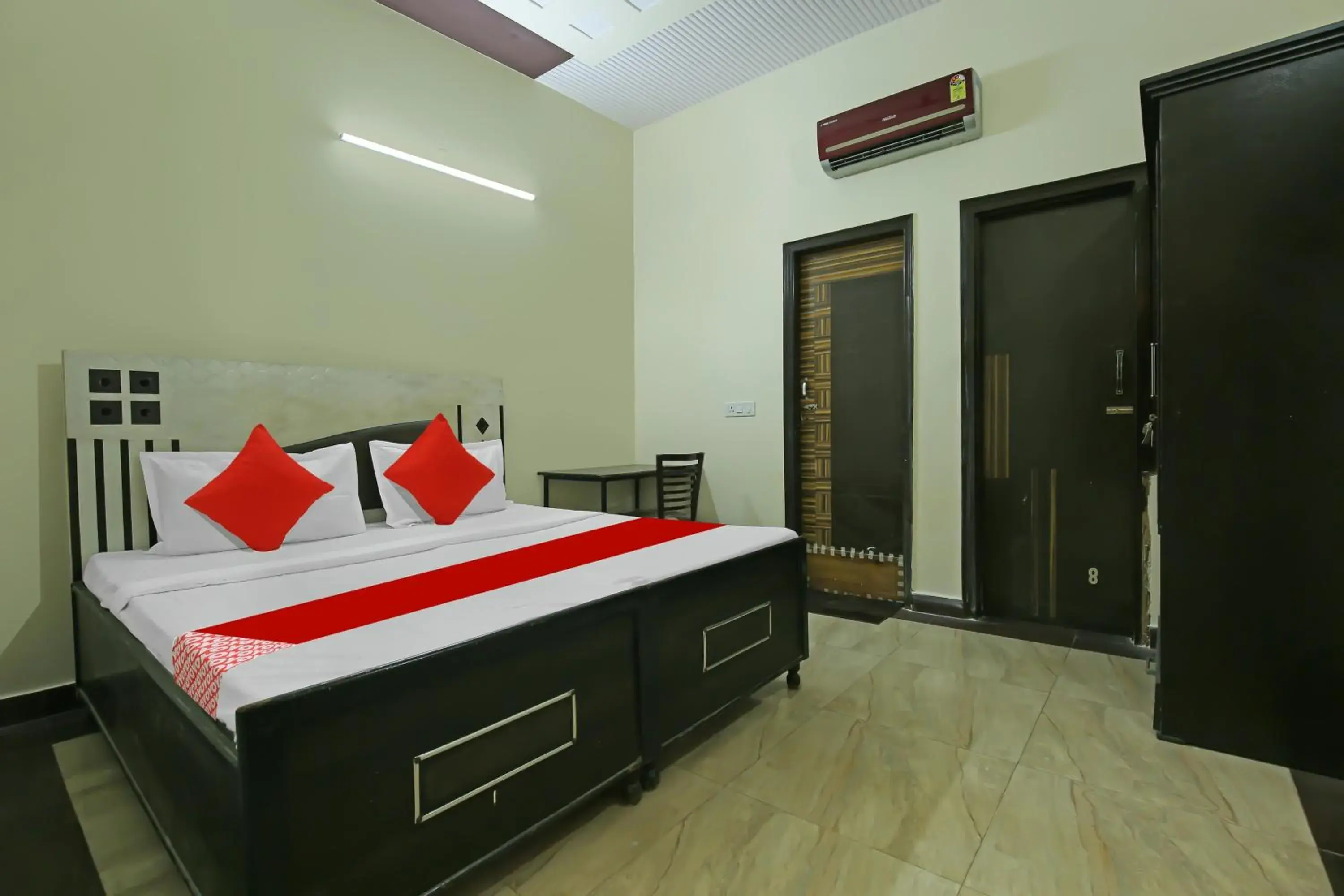 Classic Triple Room - single occupancy in Hotel O Dream'z Residency Classic Triple Room - single occupancy in Hotel O Dream'z Residency