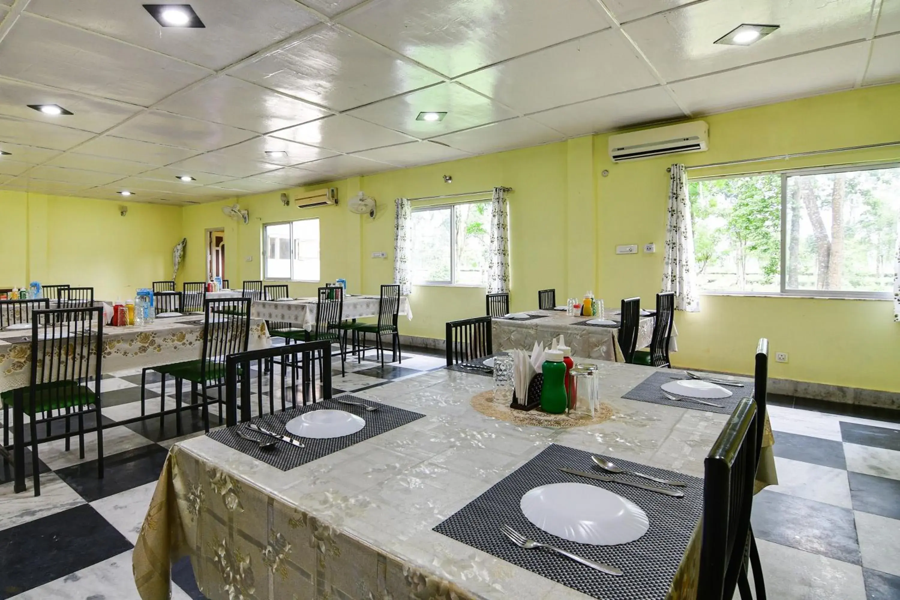 Restaurant/places to eat in Townhouse OAK Gorumara Jungle Resort Restaurant/places to eat in Townhouse OAK Gorumara Jungle Resort