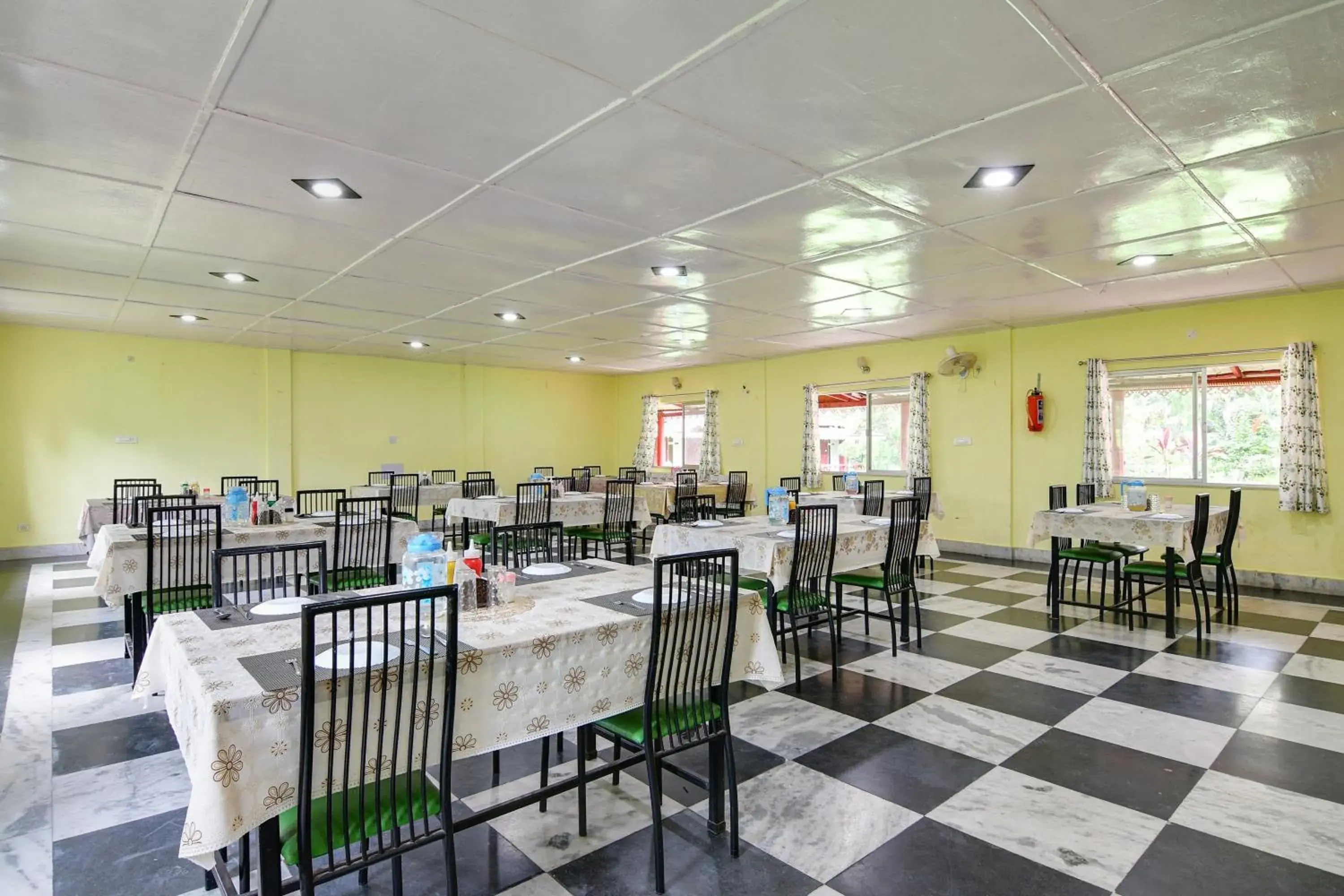 Restaurant/places to eat in Townhouse OAK Gorumara Jungle Resort Restaurant/places to eat in Townhouse OAK Gorumara Jungle Resort