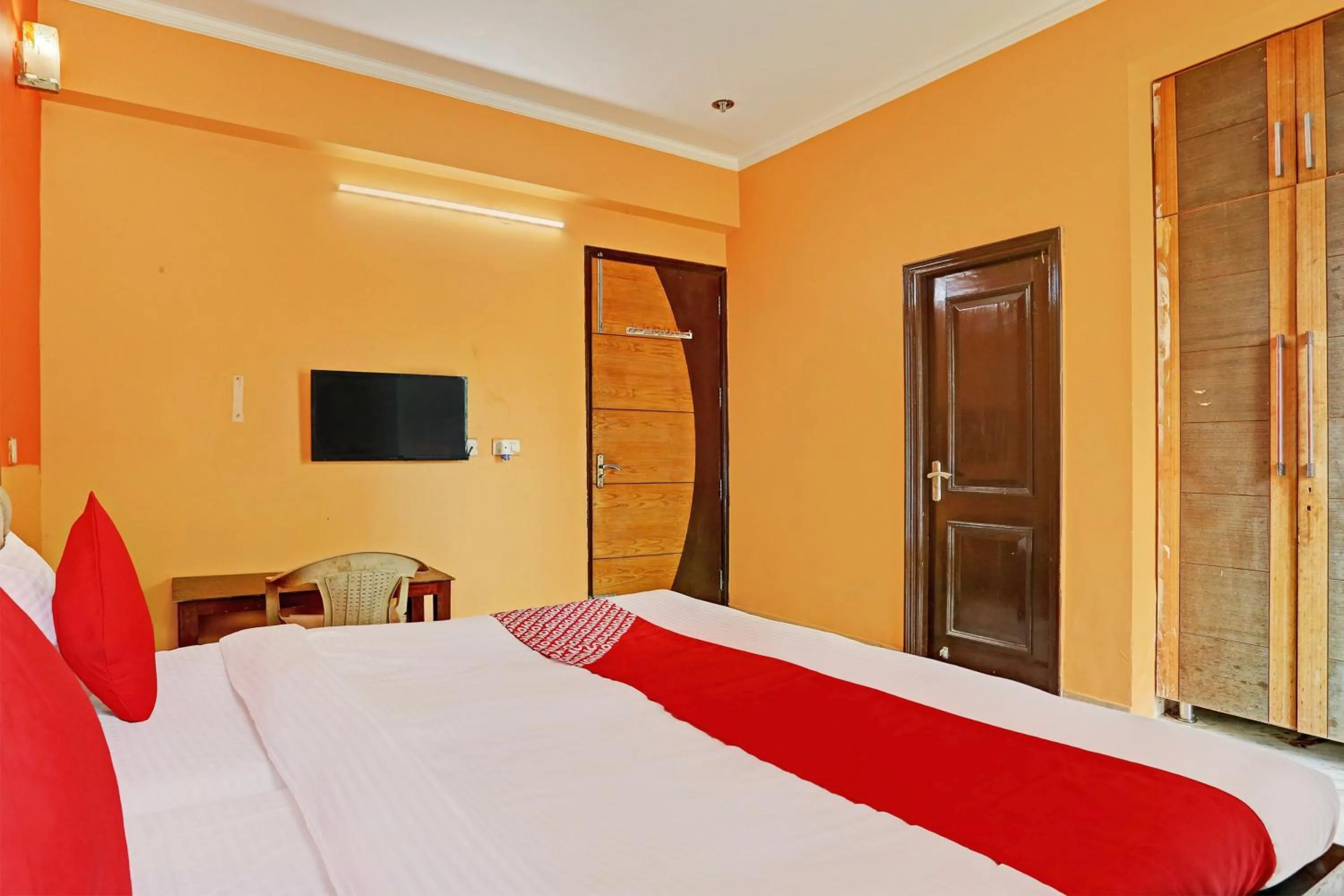 Bedroom, Bed in Hotel O Naveen Stay