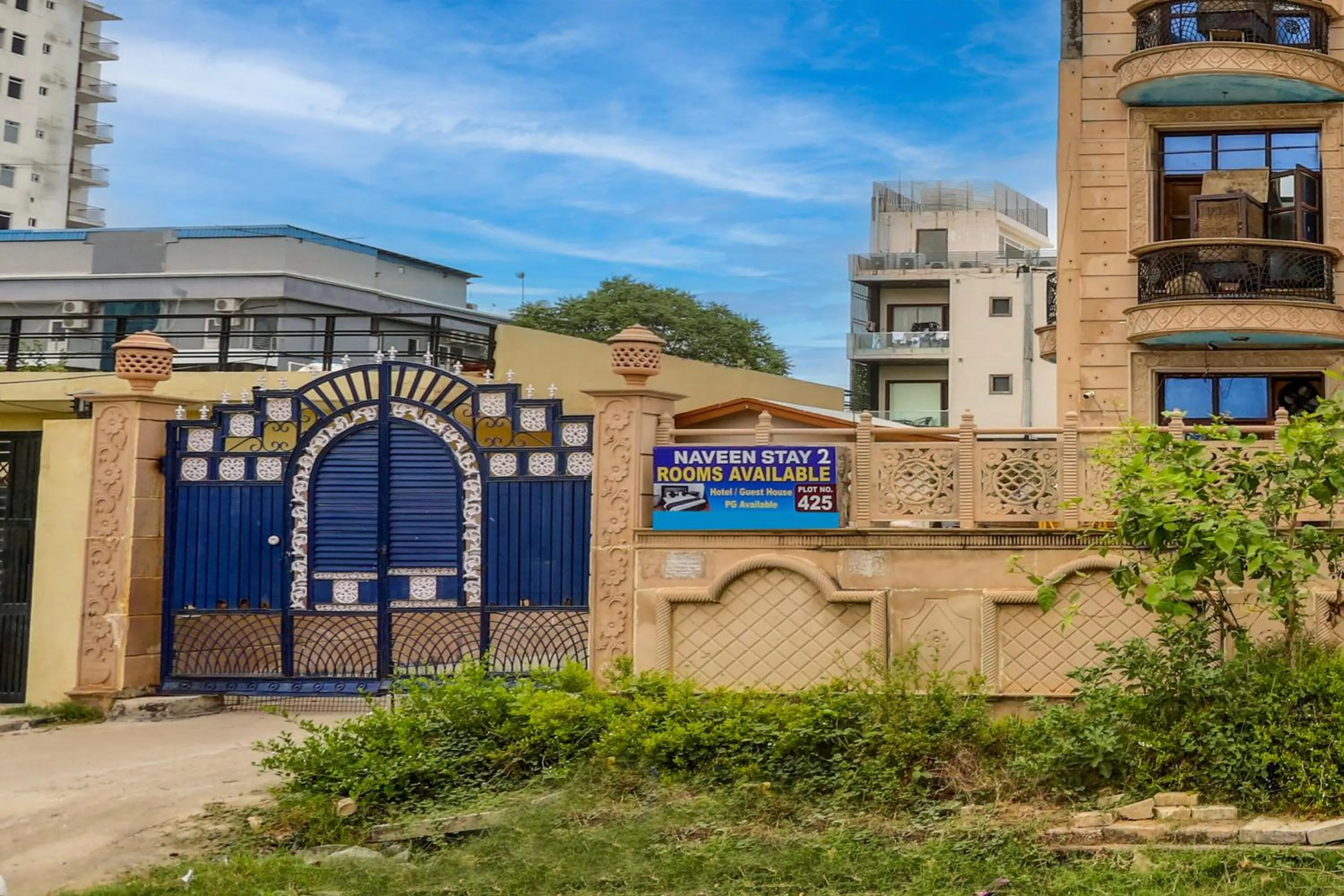 Facade/entrance in Hotel O Naveen Stay