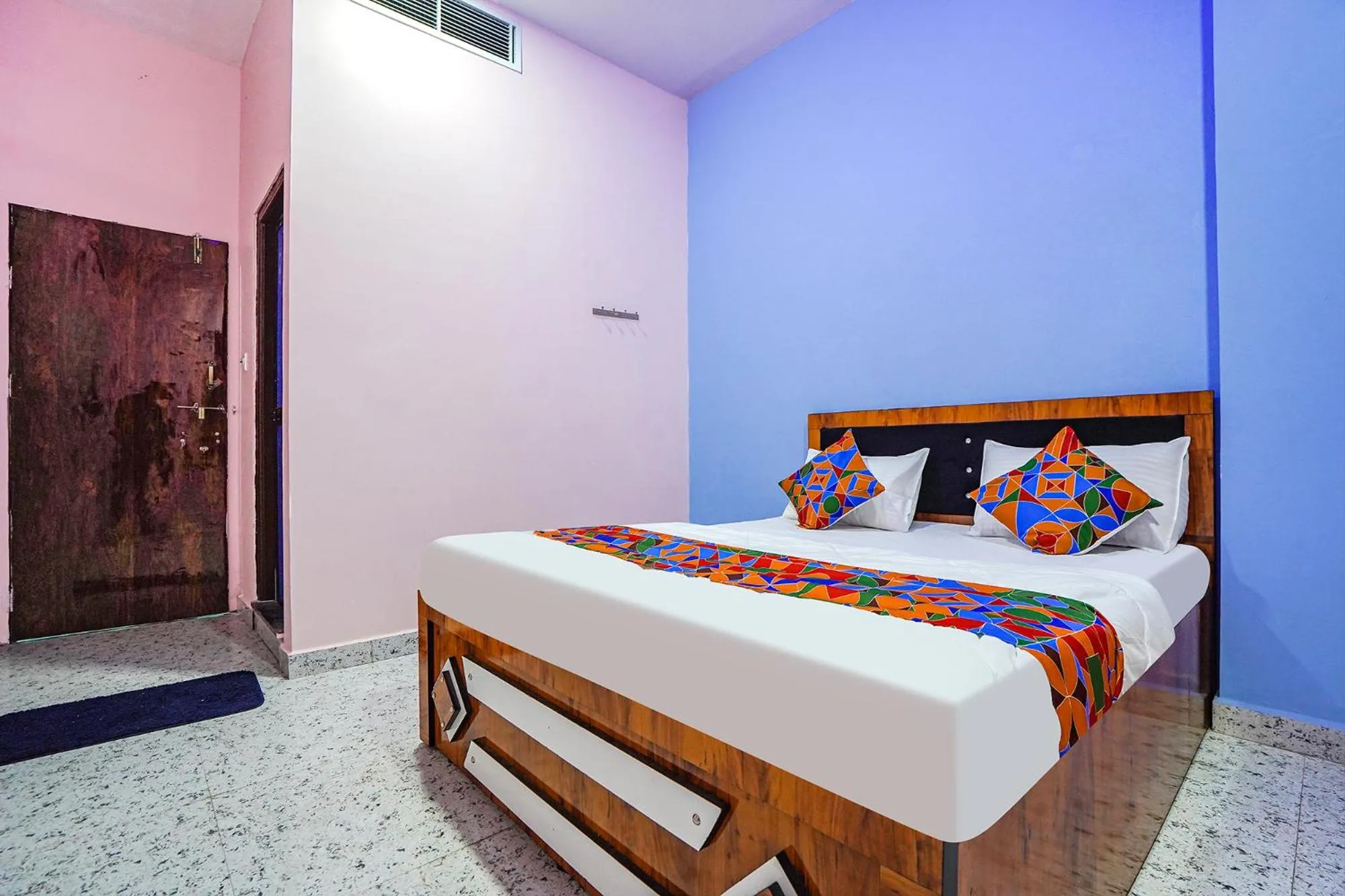 Bed in FabExpress Evaan Deluxe Rooms