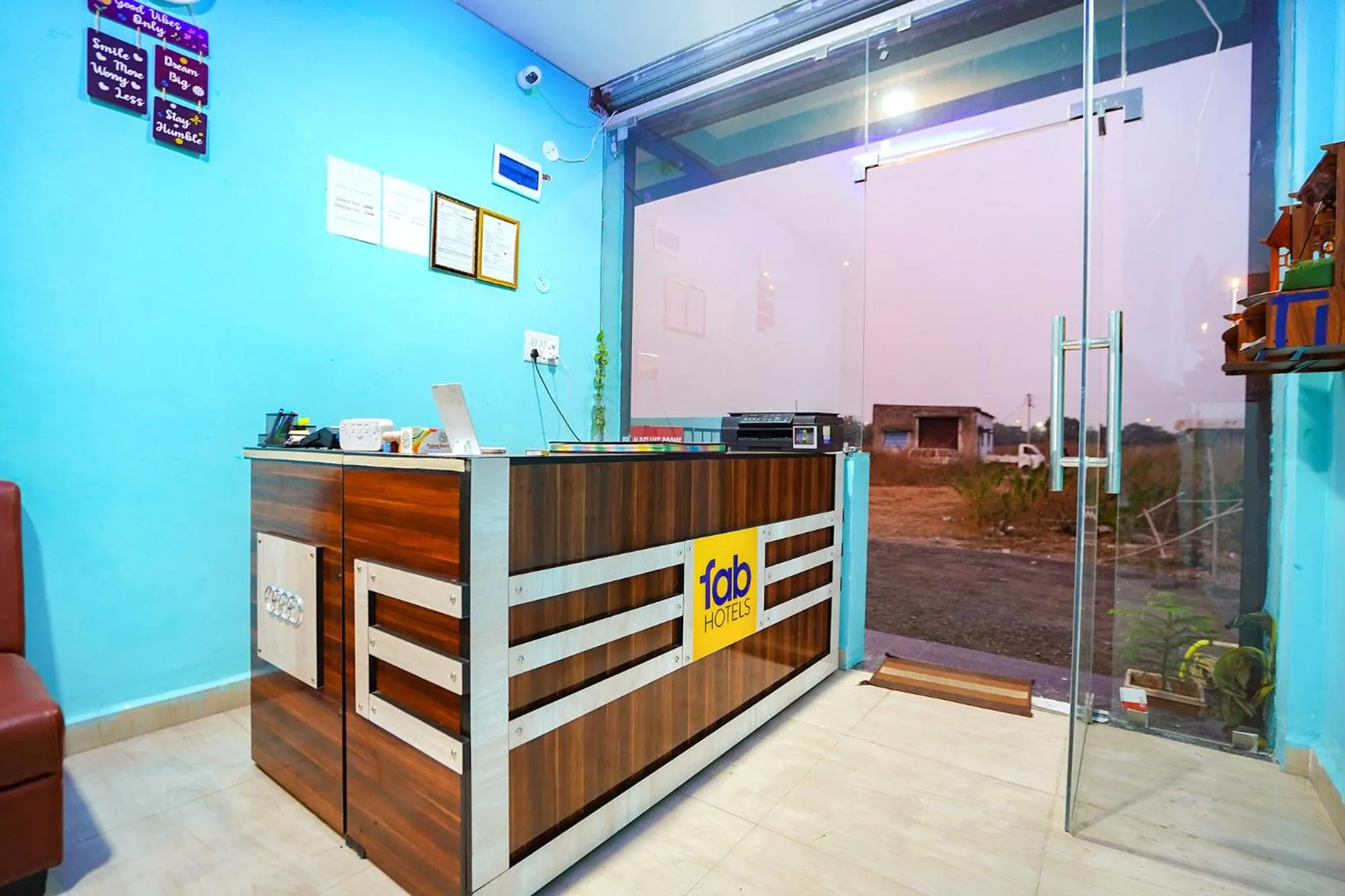 Lobby or reception in FabExpress Evaan Deluxe Rooms