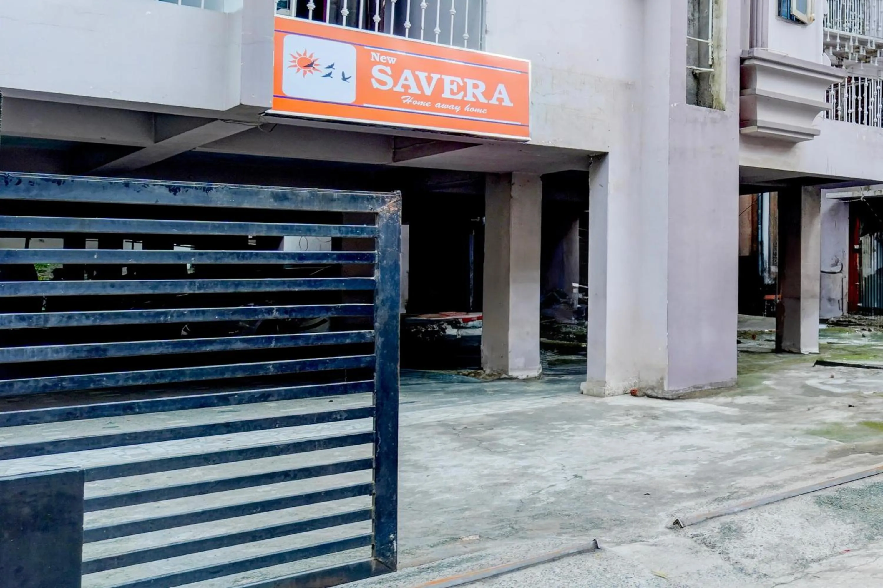 Facade/entrance in Super OYO Flagship Hotel New Savera