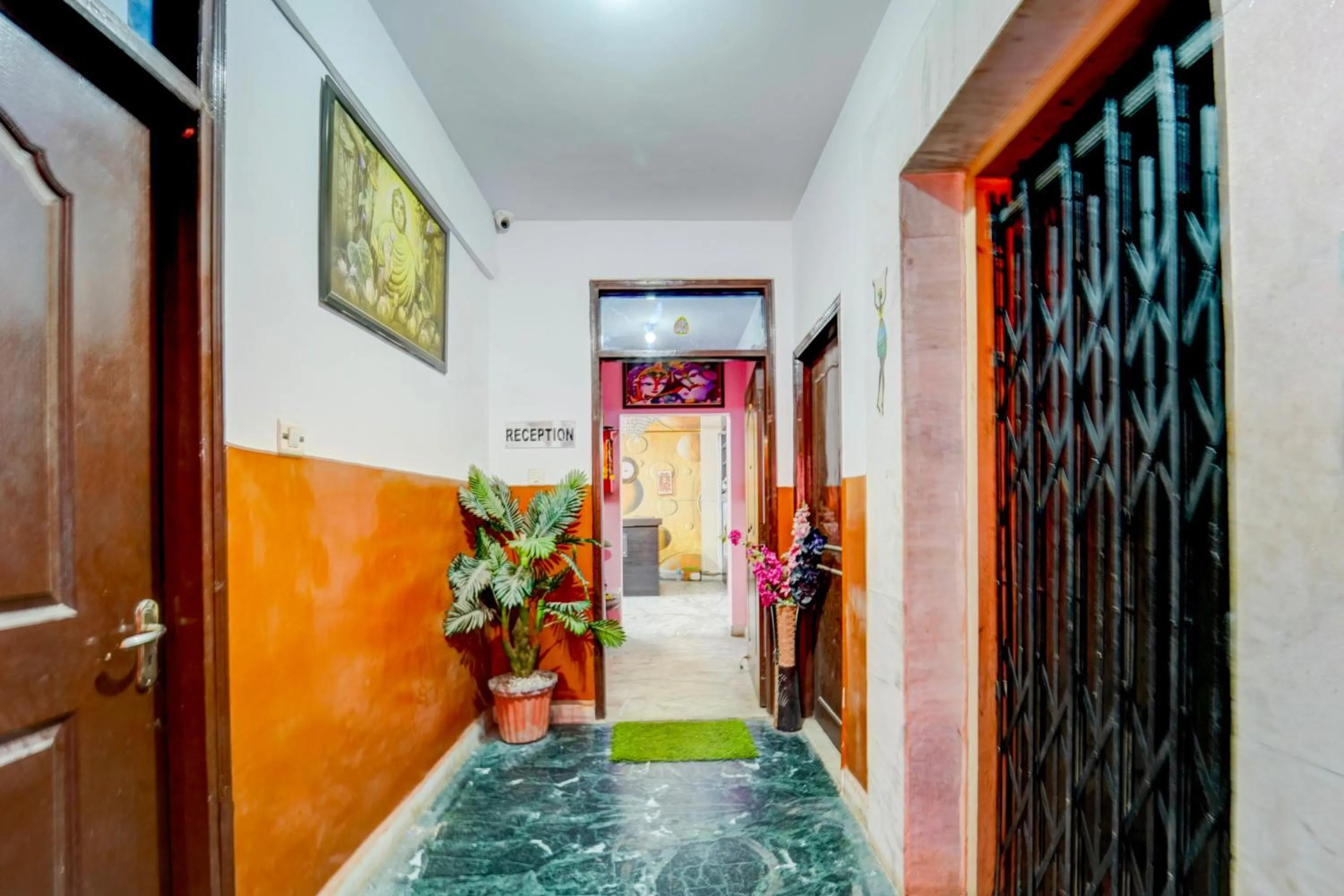 Lobby or reception in Super OYO Flagship Hotel New Savera