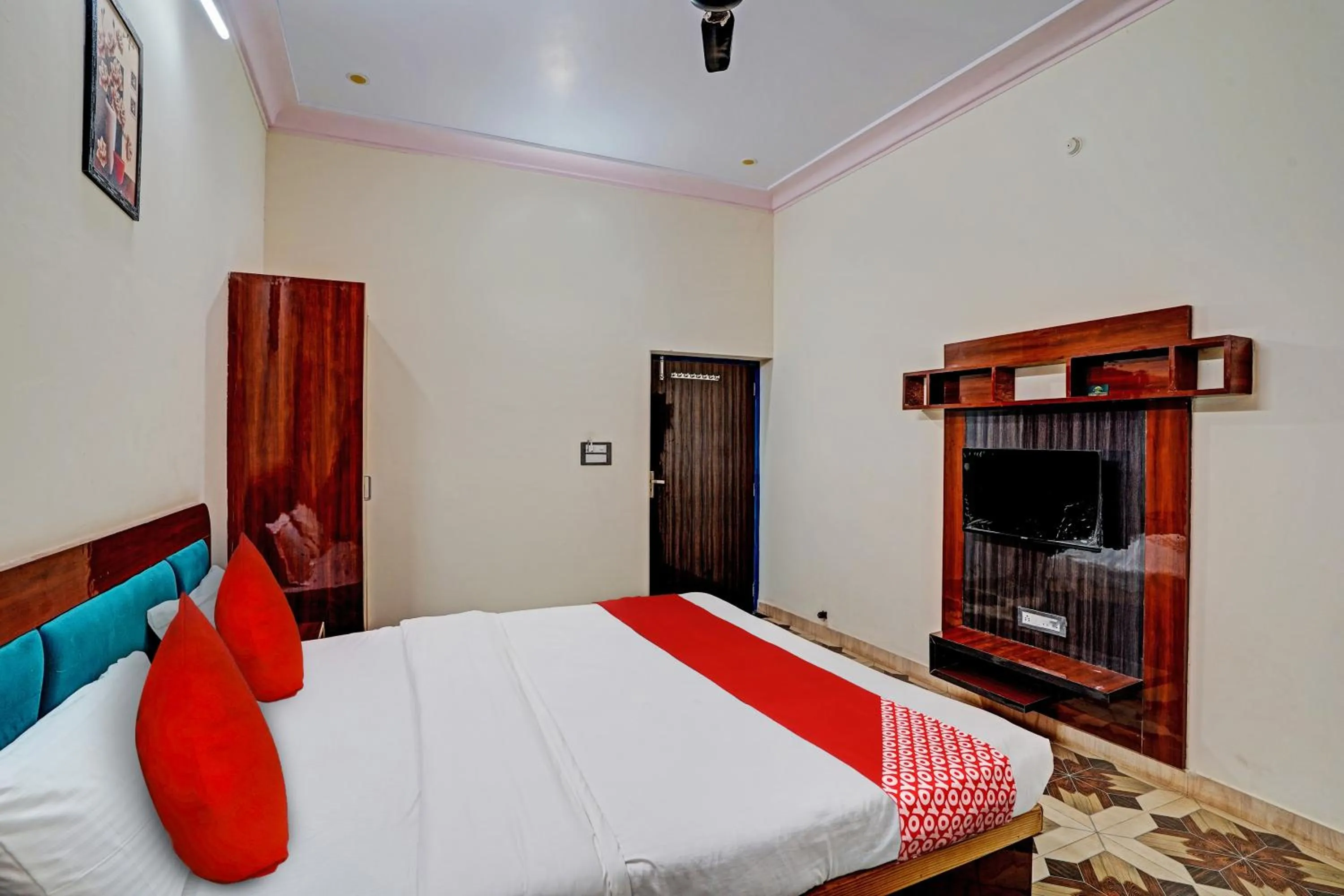 Bedroom, Bed in Hotel O Real Out Of The Blue