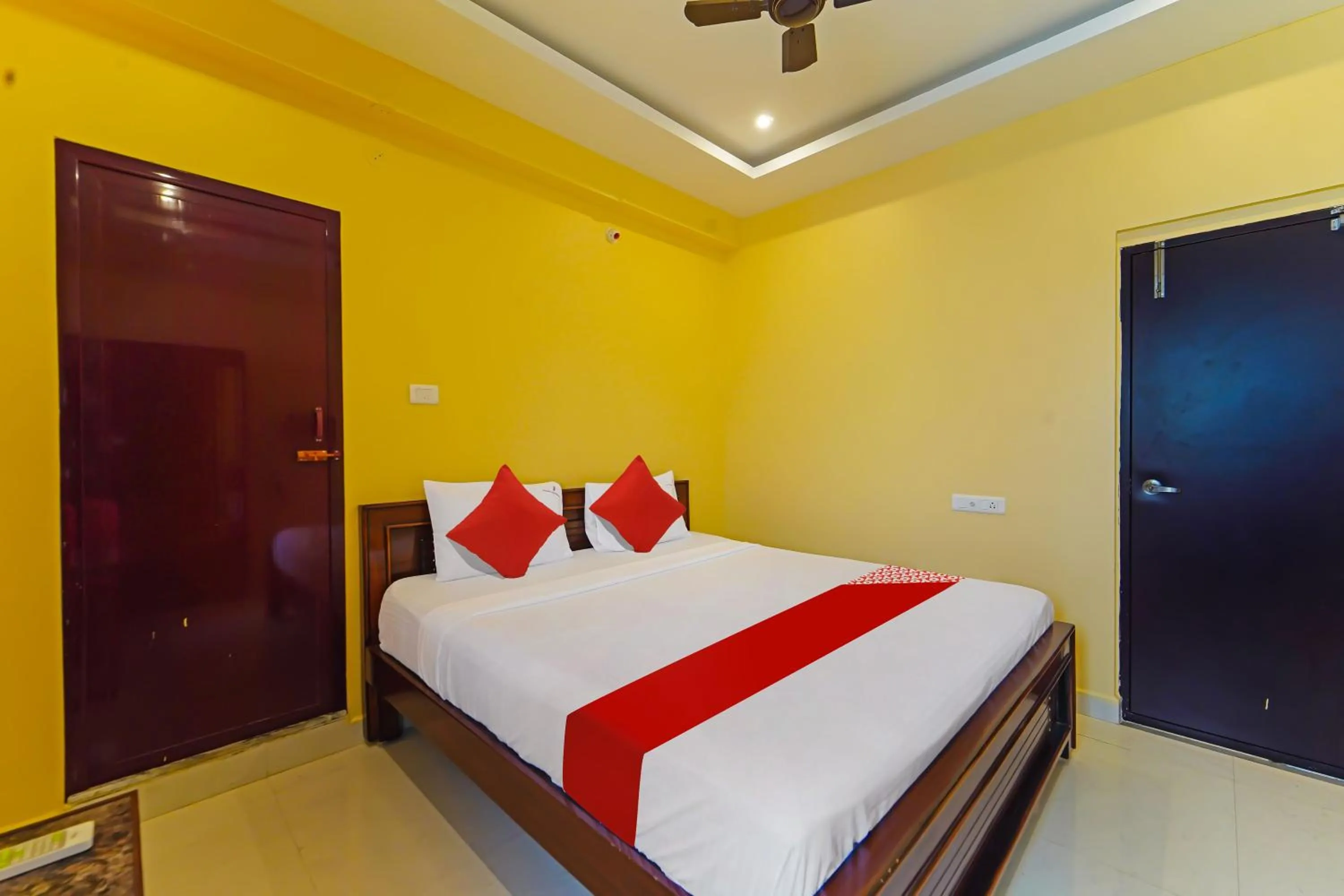 Bedroom, Bed in Hotel O Jayam Residency