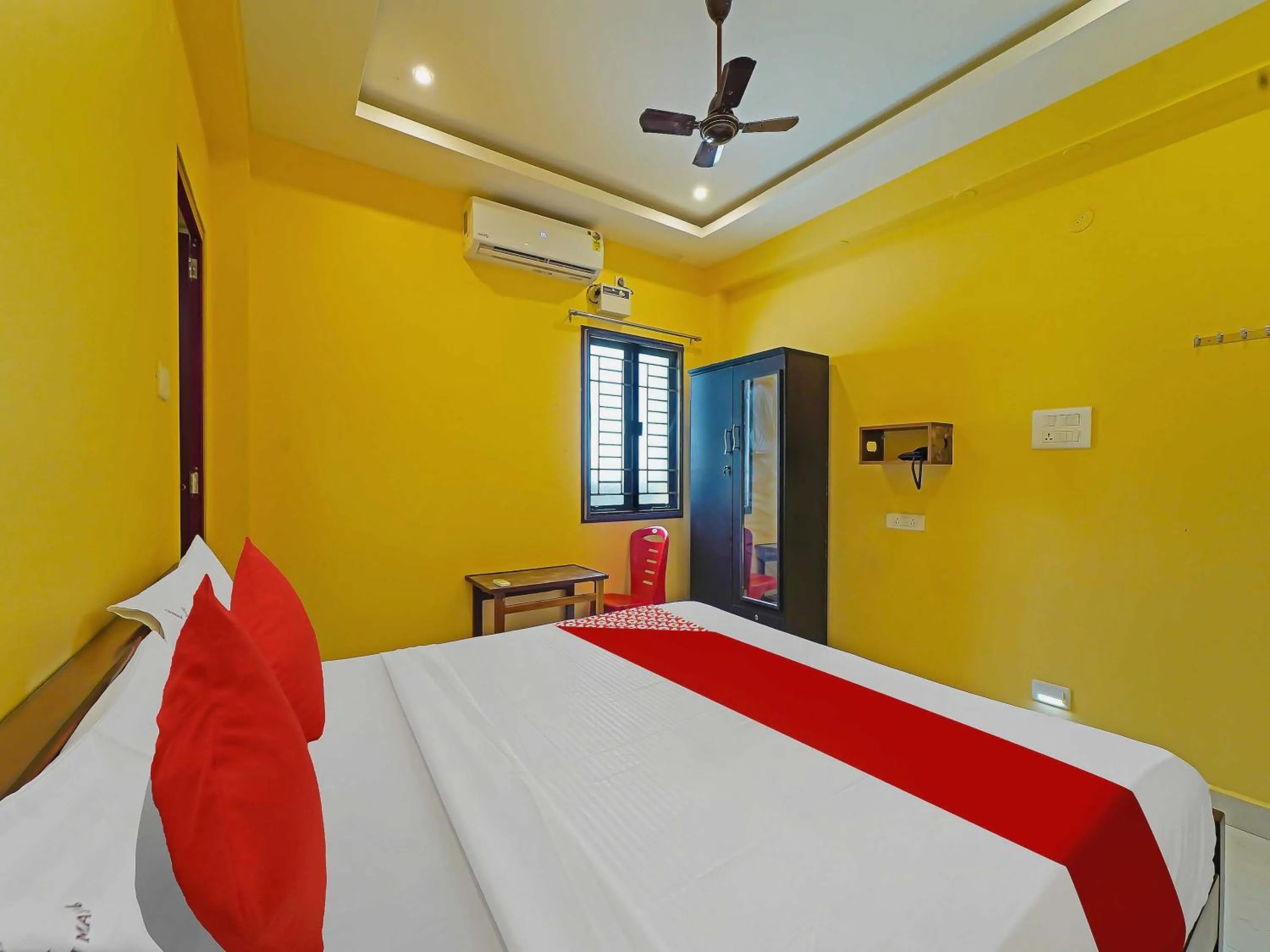 Bedroom, Bed in Hotel O Jayam Residency