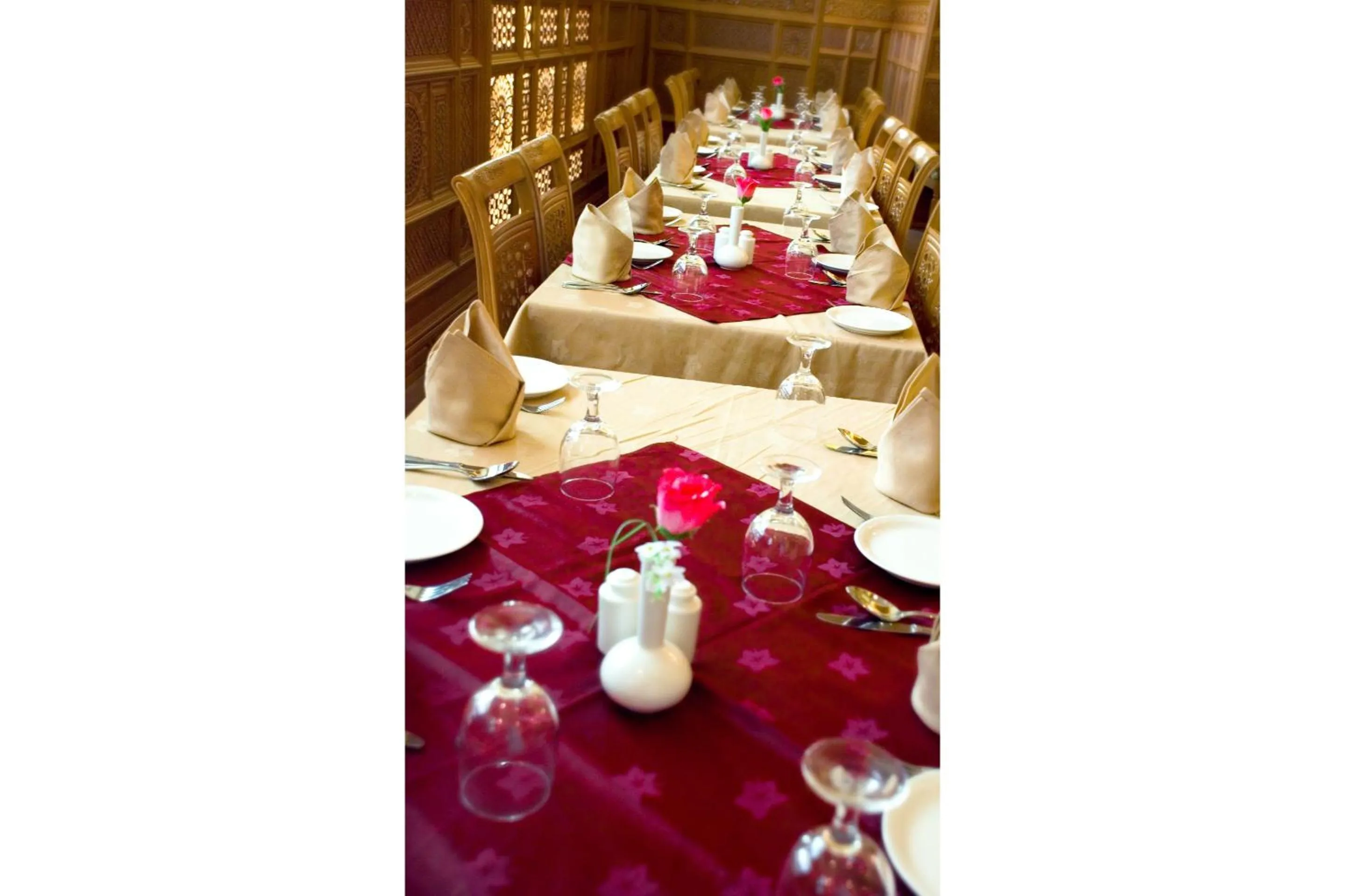 Restaurant/places to eat in Super OYO 151 Manam 2 Hotel Apartment