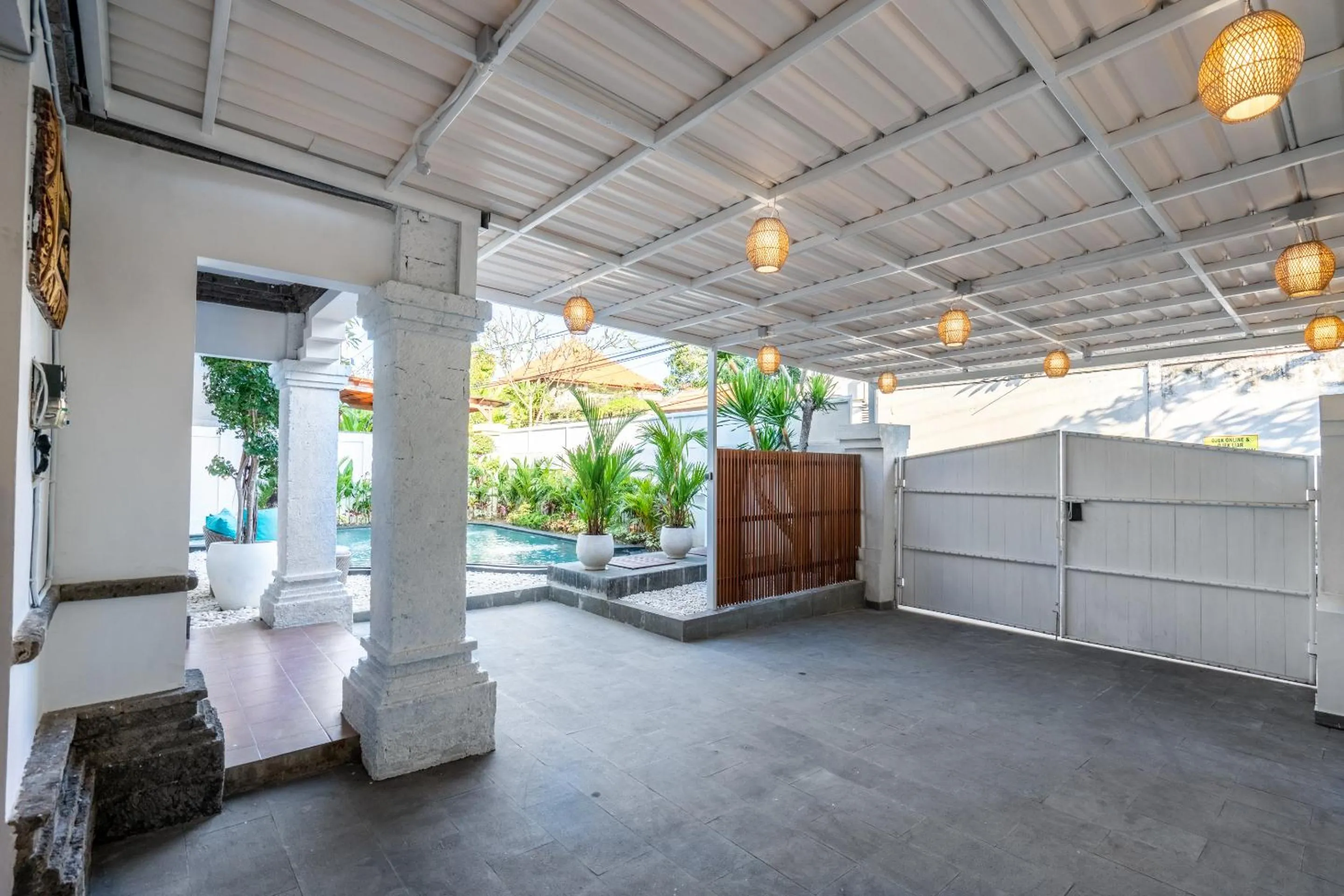 Parking in Villa Sky View - Seminyak