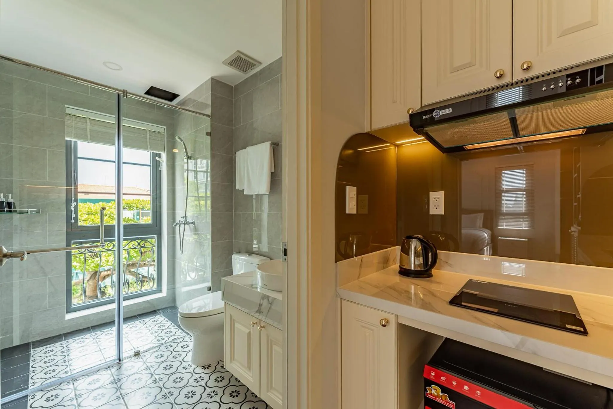 Golden Sun Apartment & Hotel