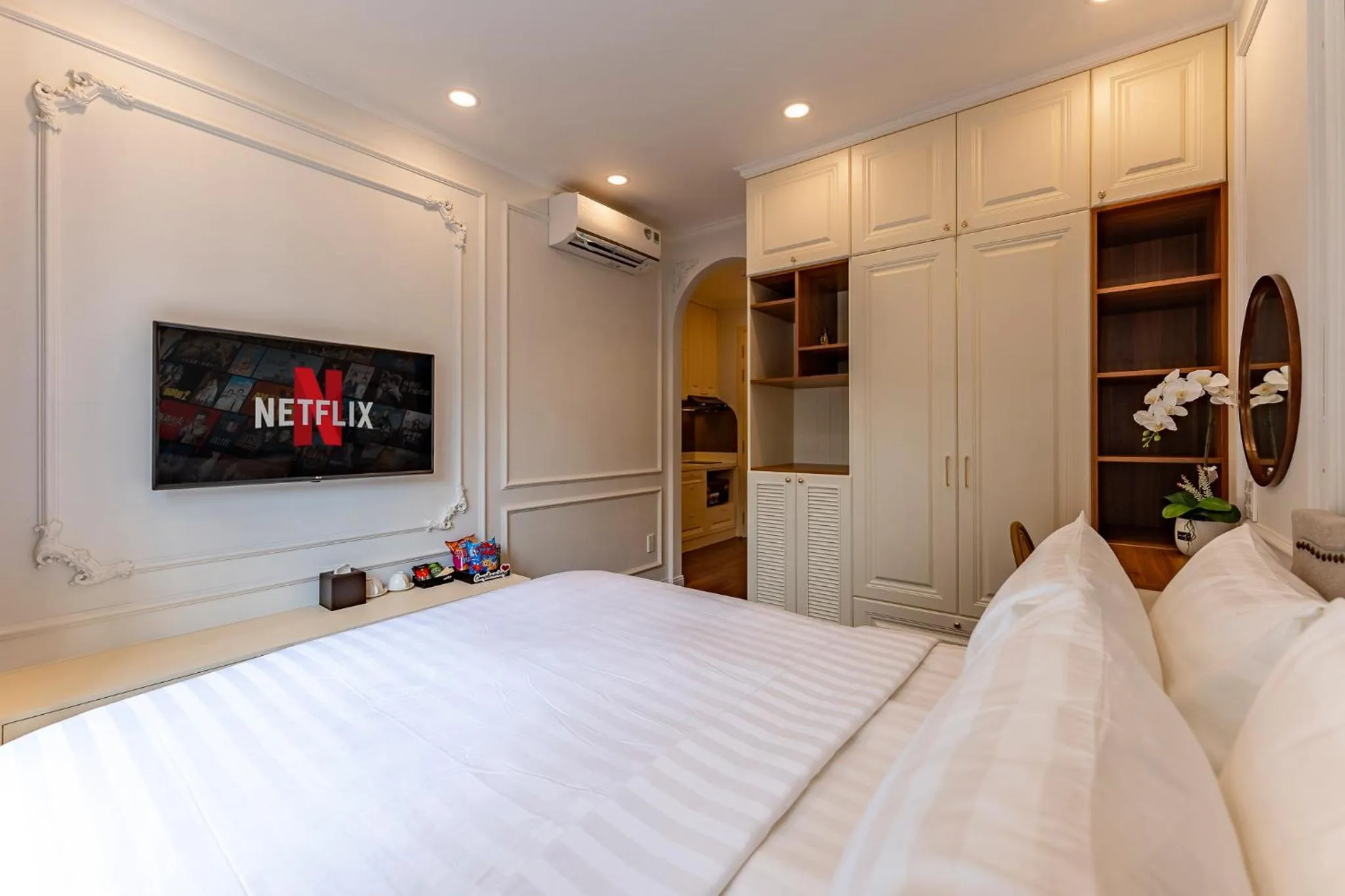 Bed in Golden Sun Apartment & Hotel