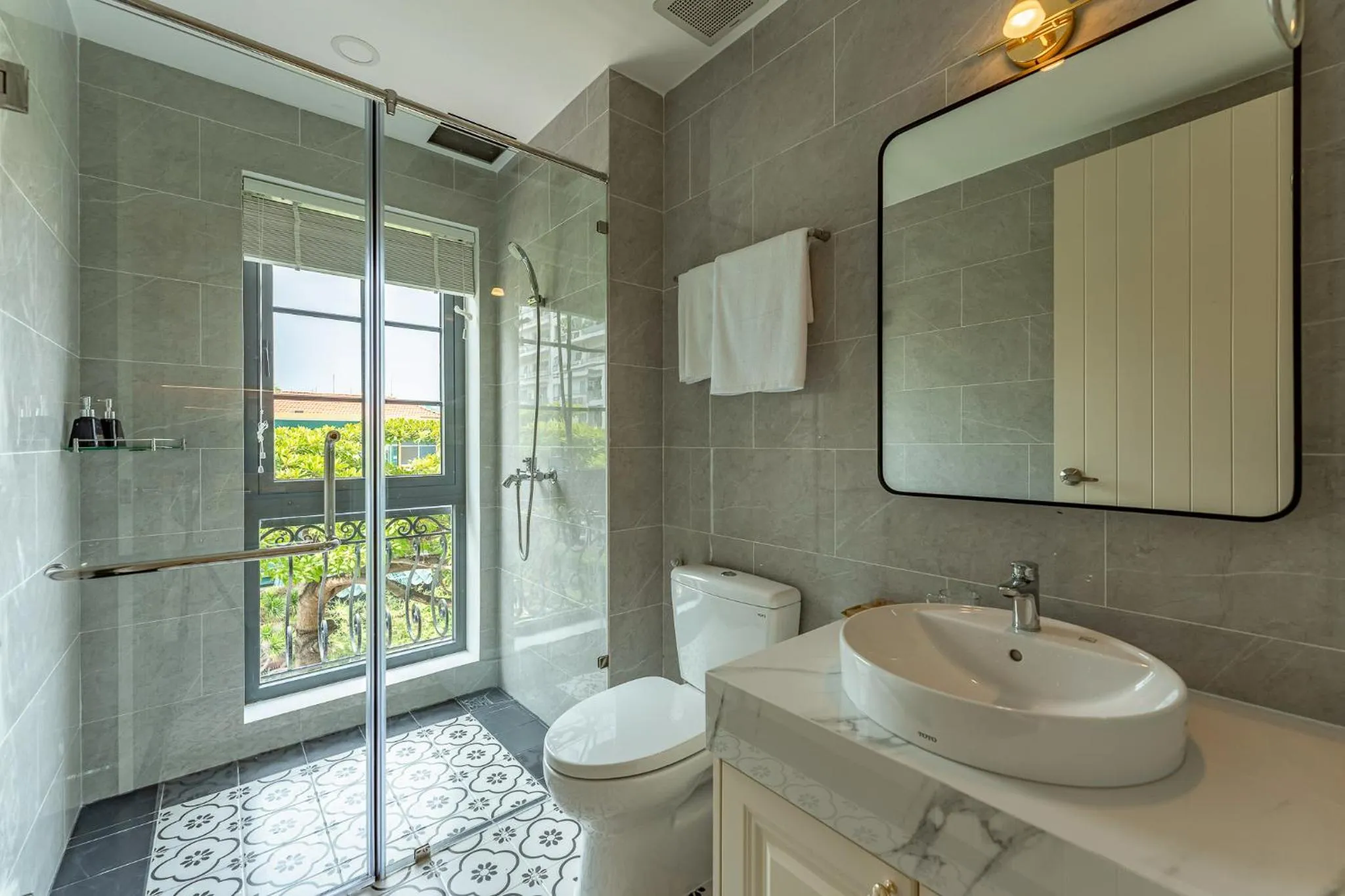 Golden Sun Apartment & Hotel