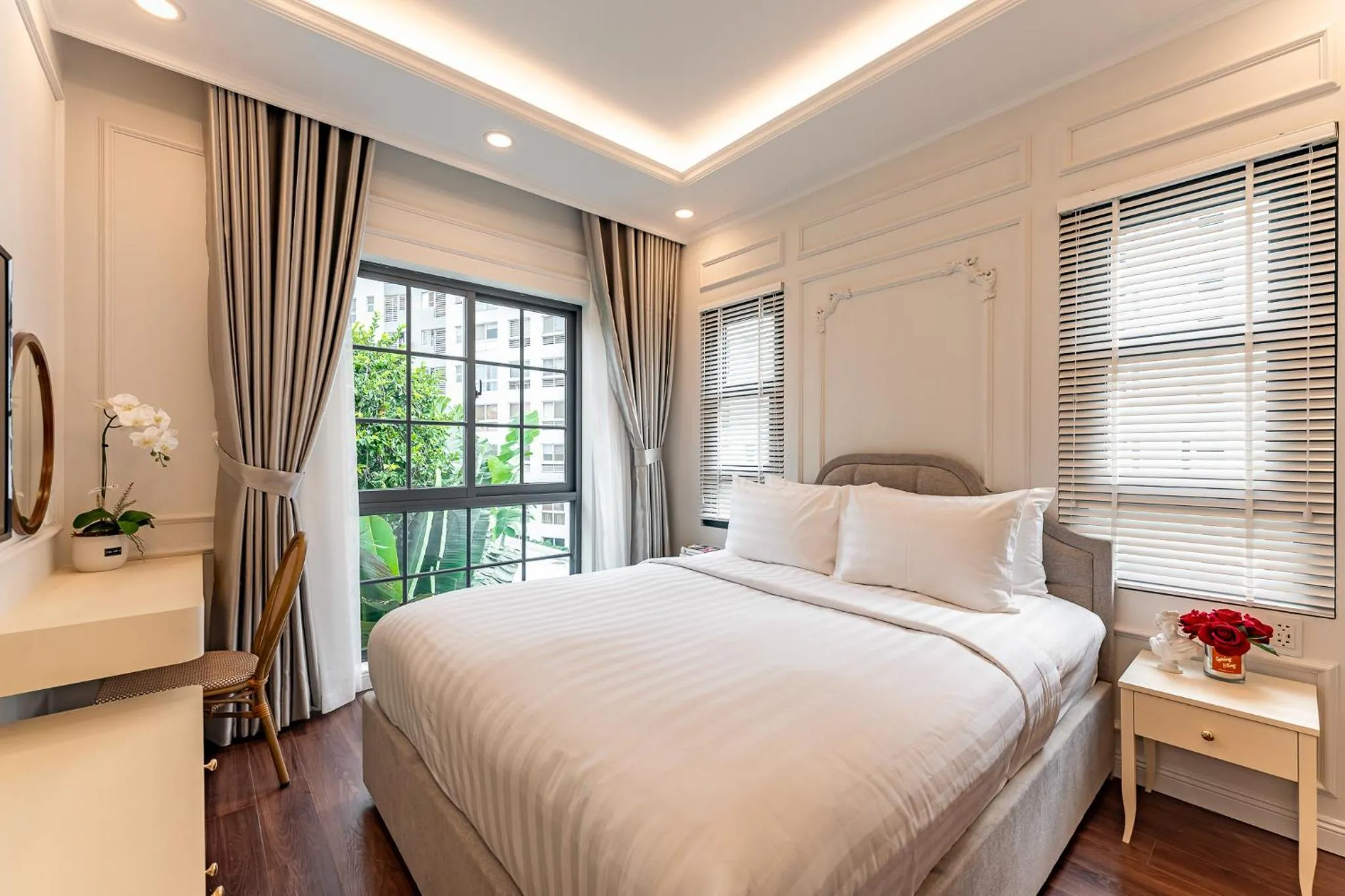 View (from property/room), Bed in Golden Sun Apartment & Hotel