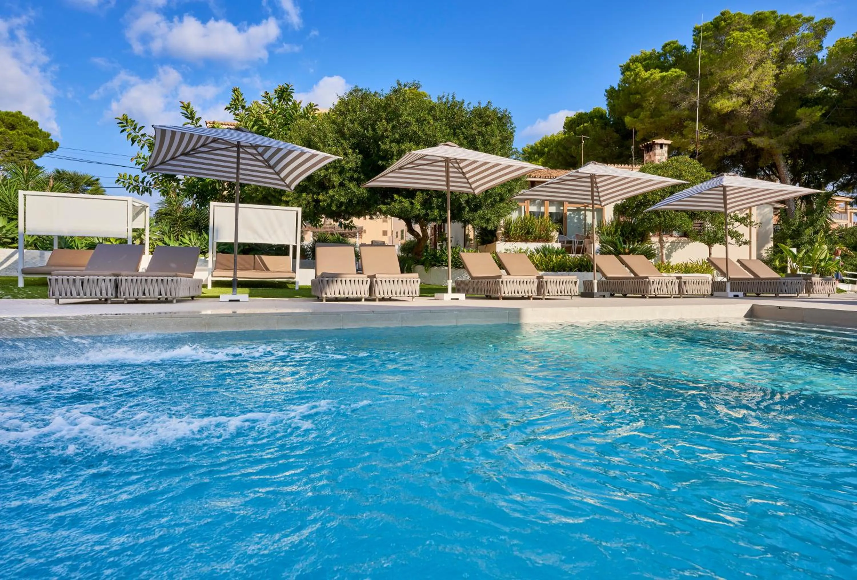 Solarium in Petit Garden Hotel by Flacalco