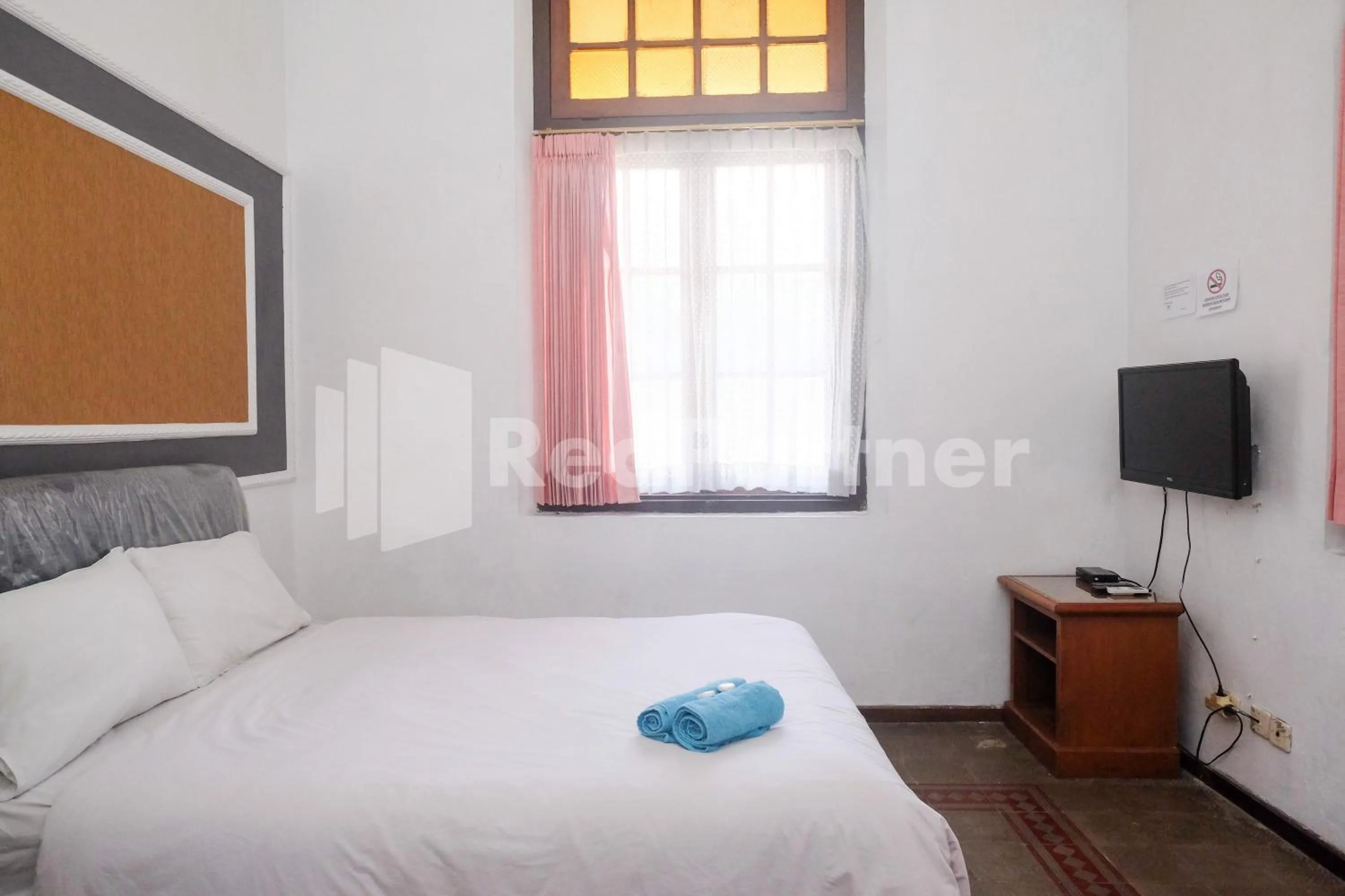 Bed in Hotel Limaran 1 Syariah Malioboro Mitra RedDoorz