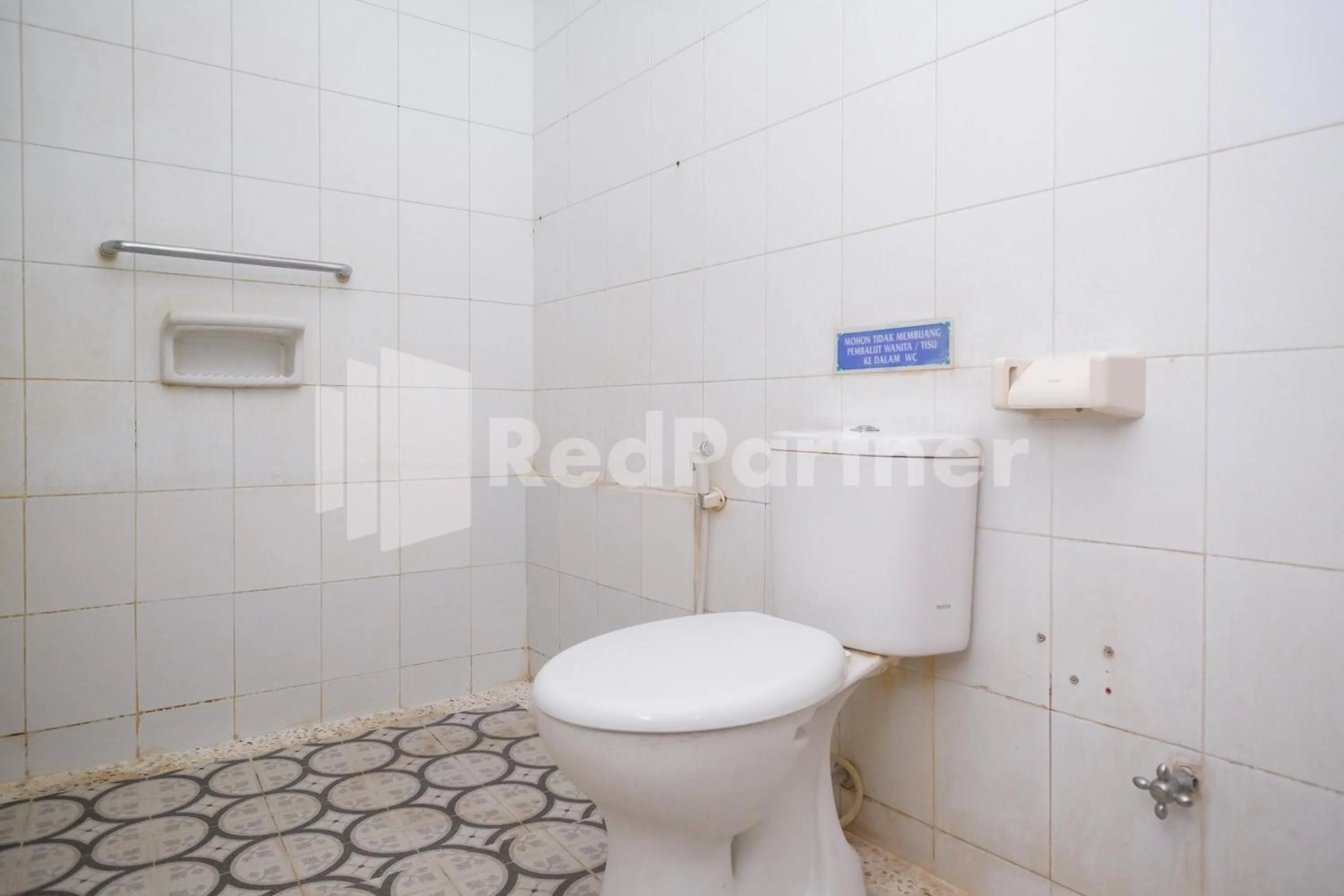 Toilet in Hotel Limaran 1 Syariah Malioboro Mitra RedDoorz