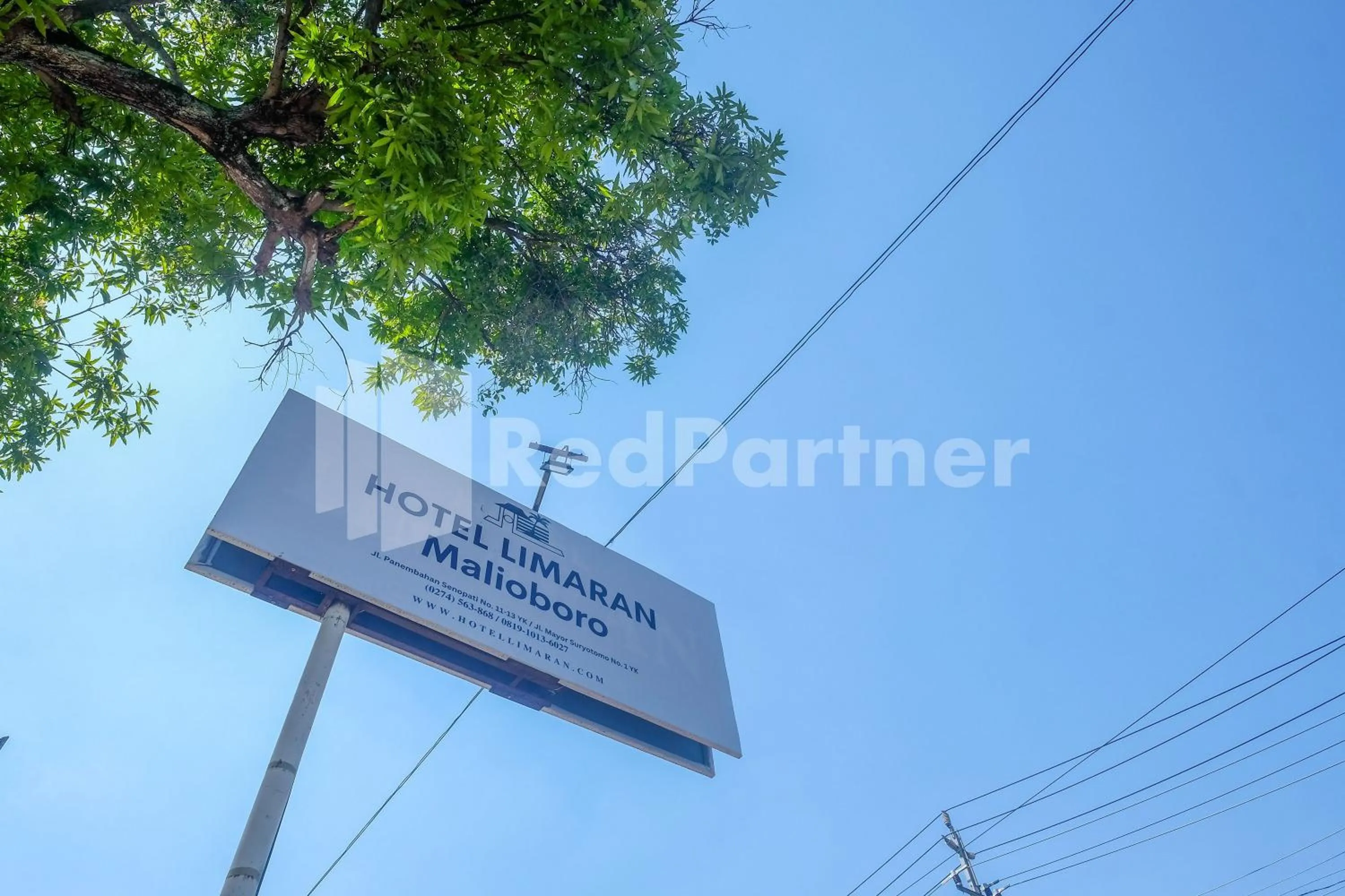 Property logo or sign in Hotel Limaran 1 Syariah Malioboro Mitra RedDoorz