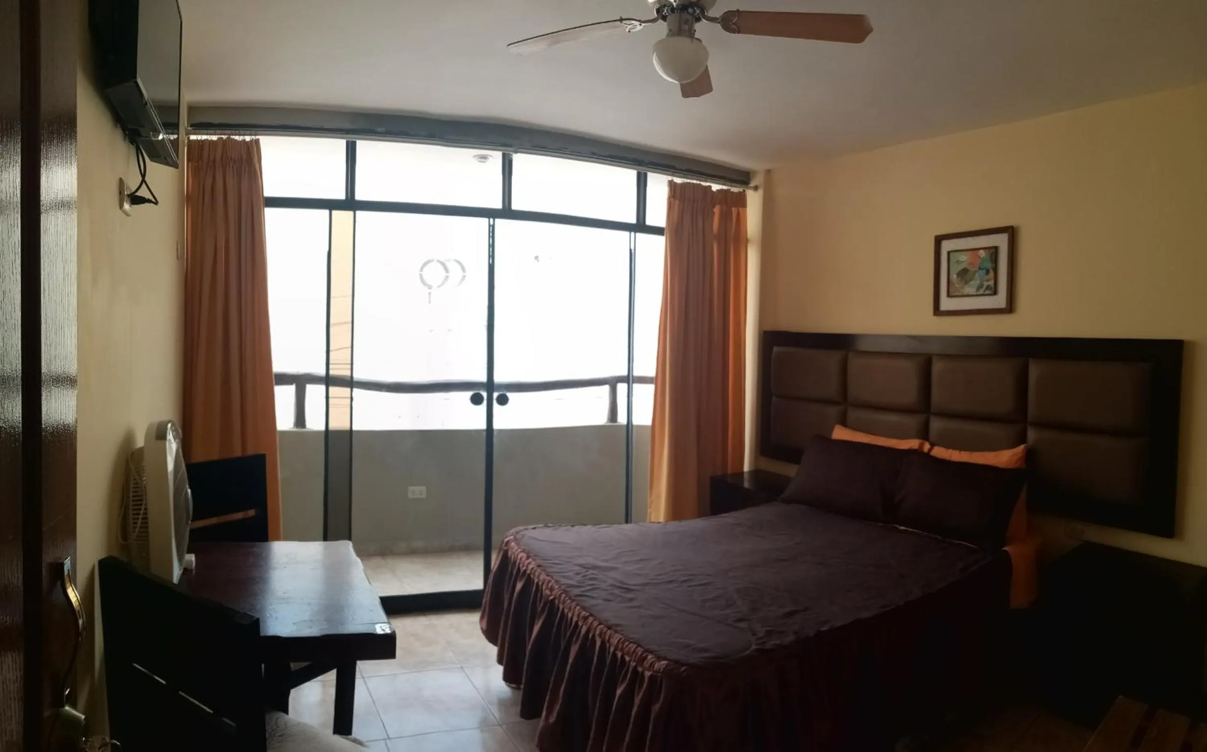 Photo of the whole room, Bed in Hostal Huacachina Sunset