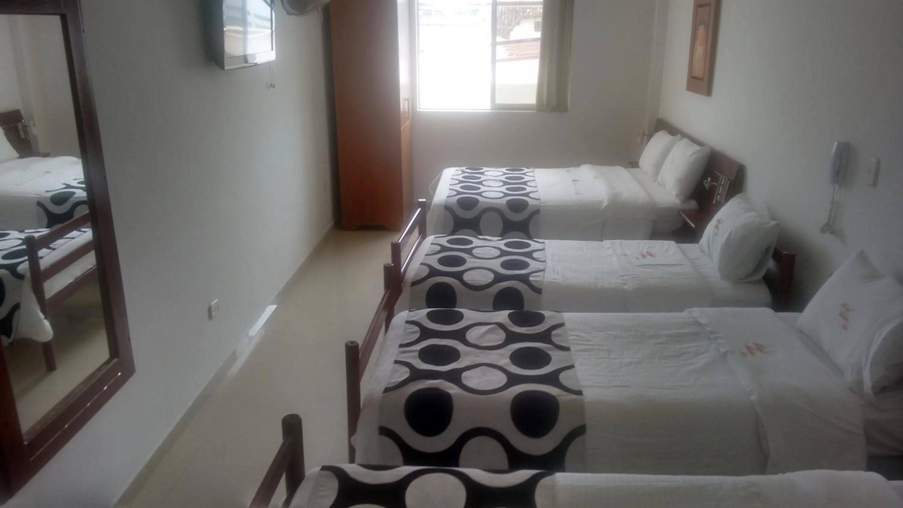 Day, Bed in Hotel Catama Inn