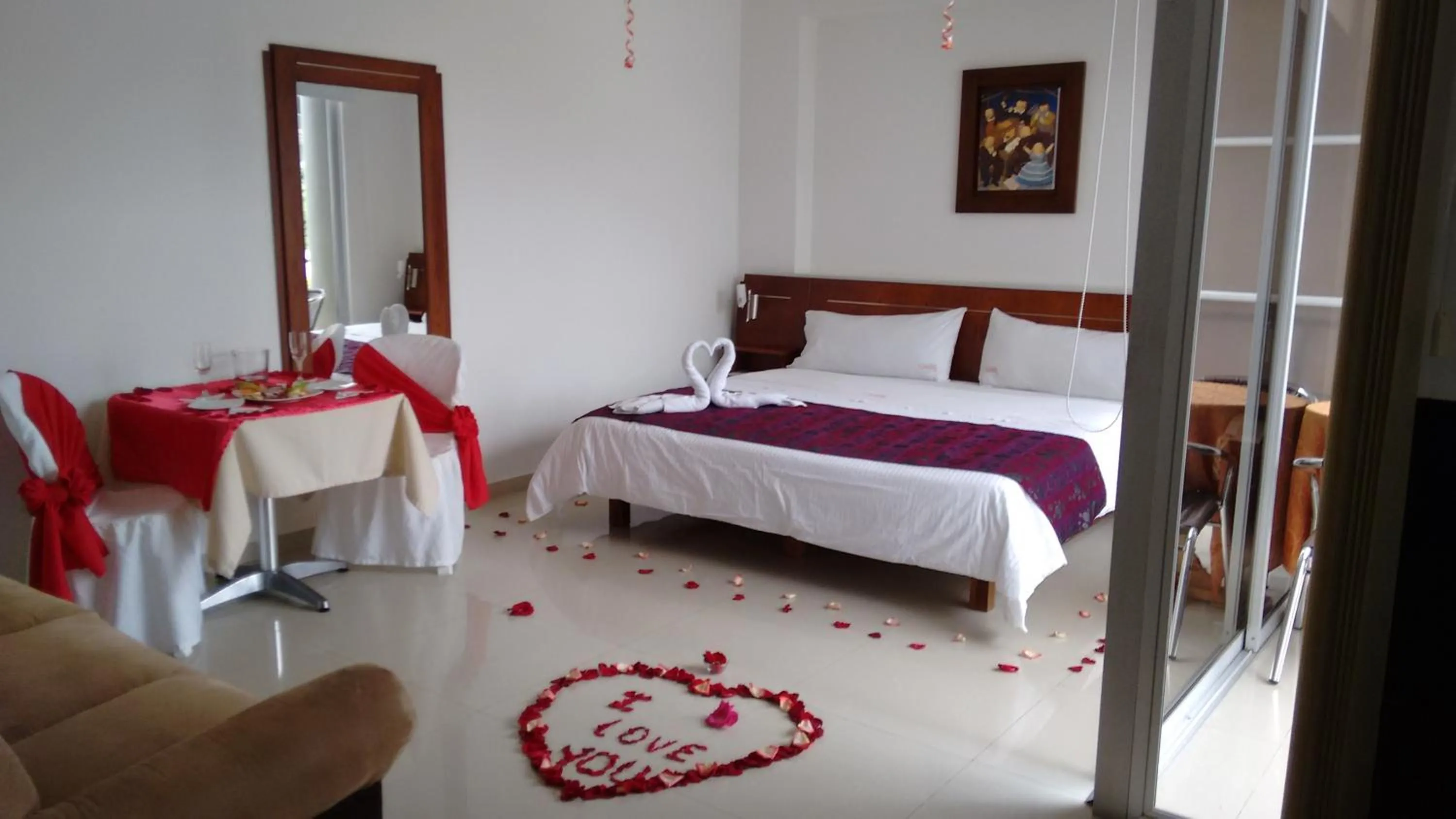 Photo of the whole room, Bed in Hotel Catama Inn