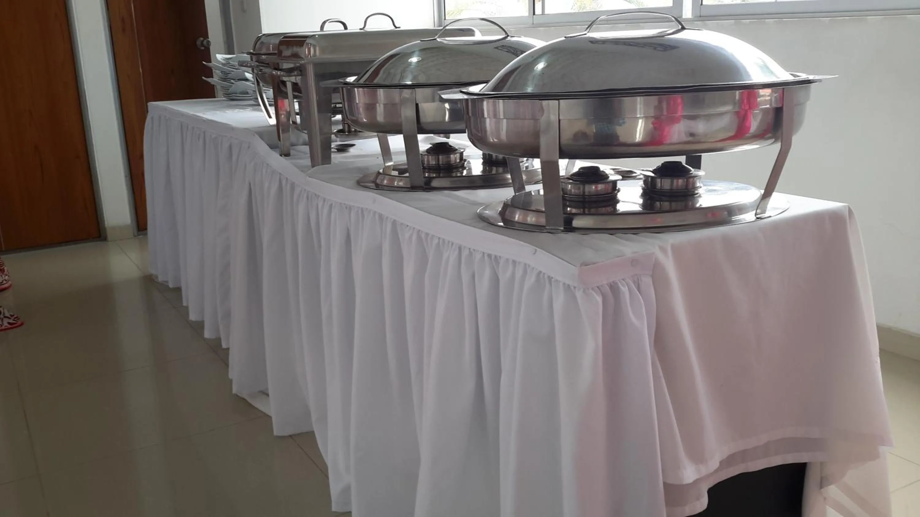 Food in Hotel Catama Inn