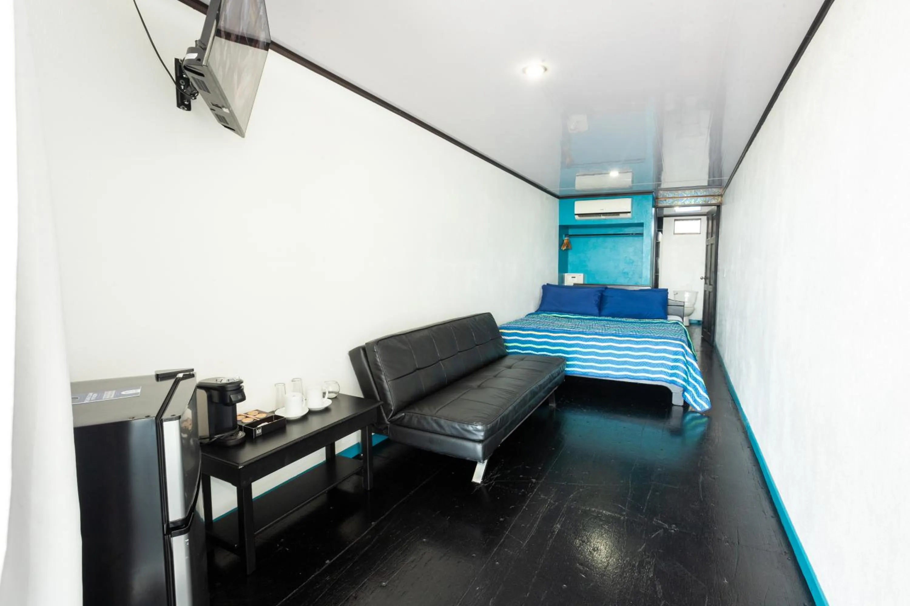 Photo of the whole room, Bed in El Faro Containers Beach Hotel