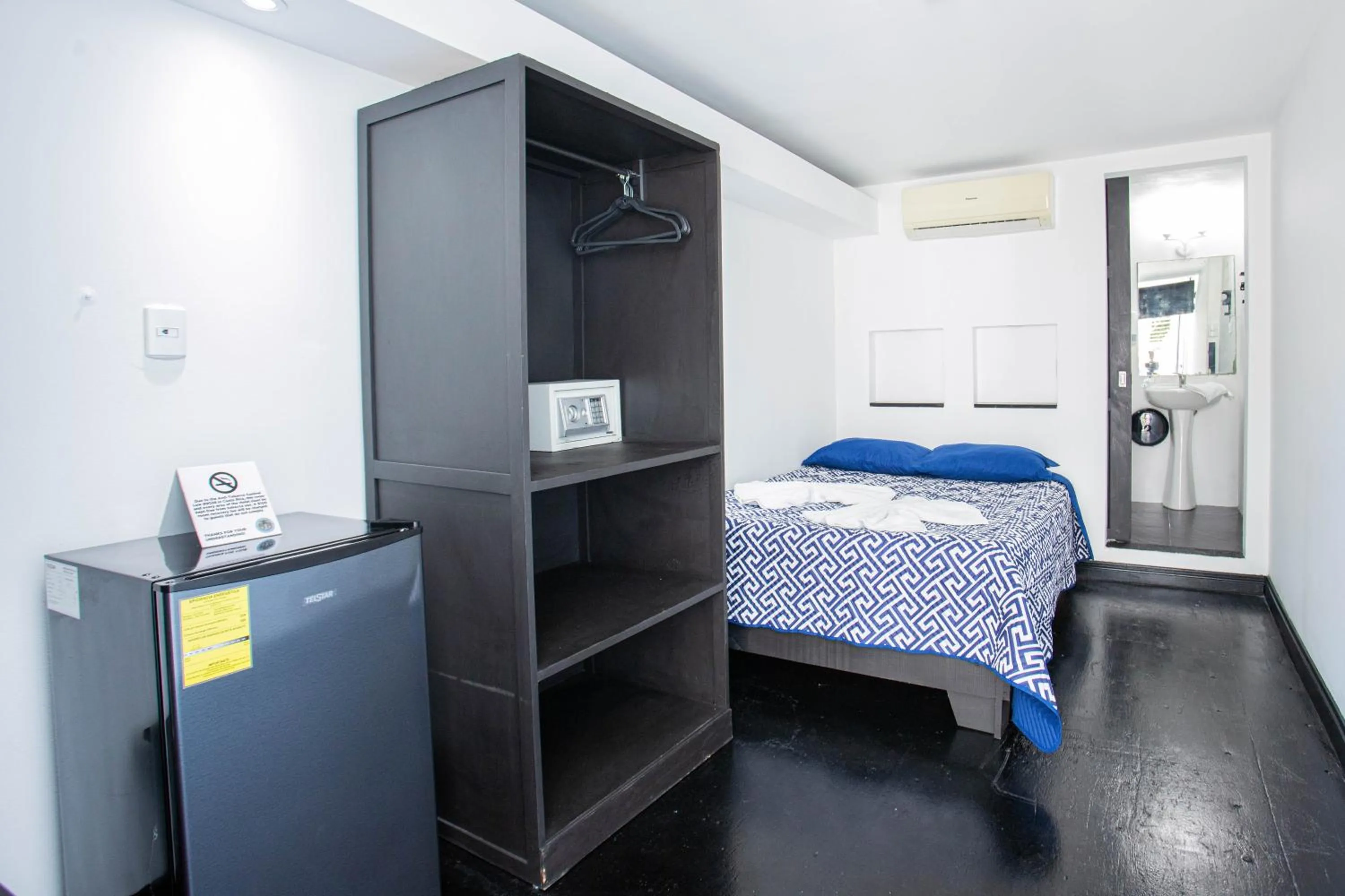 Photo of the whole room, Bed in El Faro Containers Beach Hotel