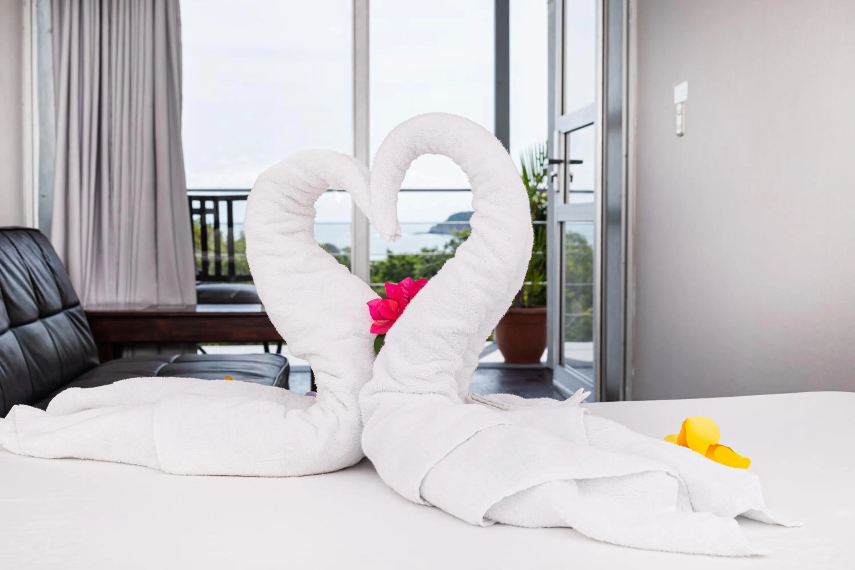 Bed in El Faro Containers Beach Hotel