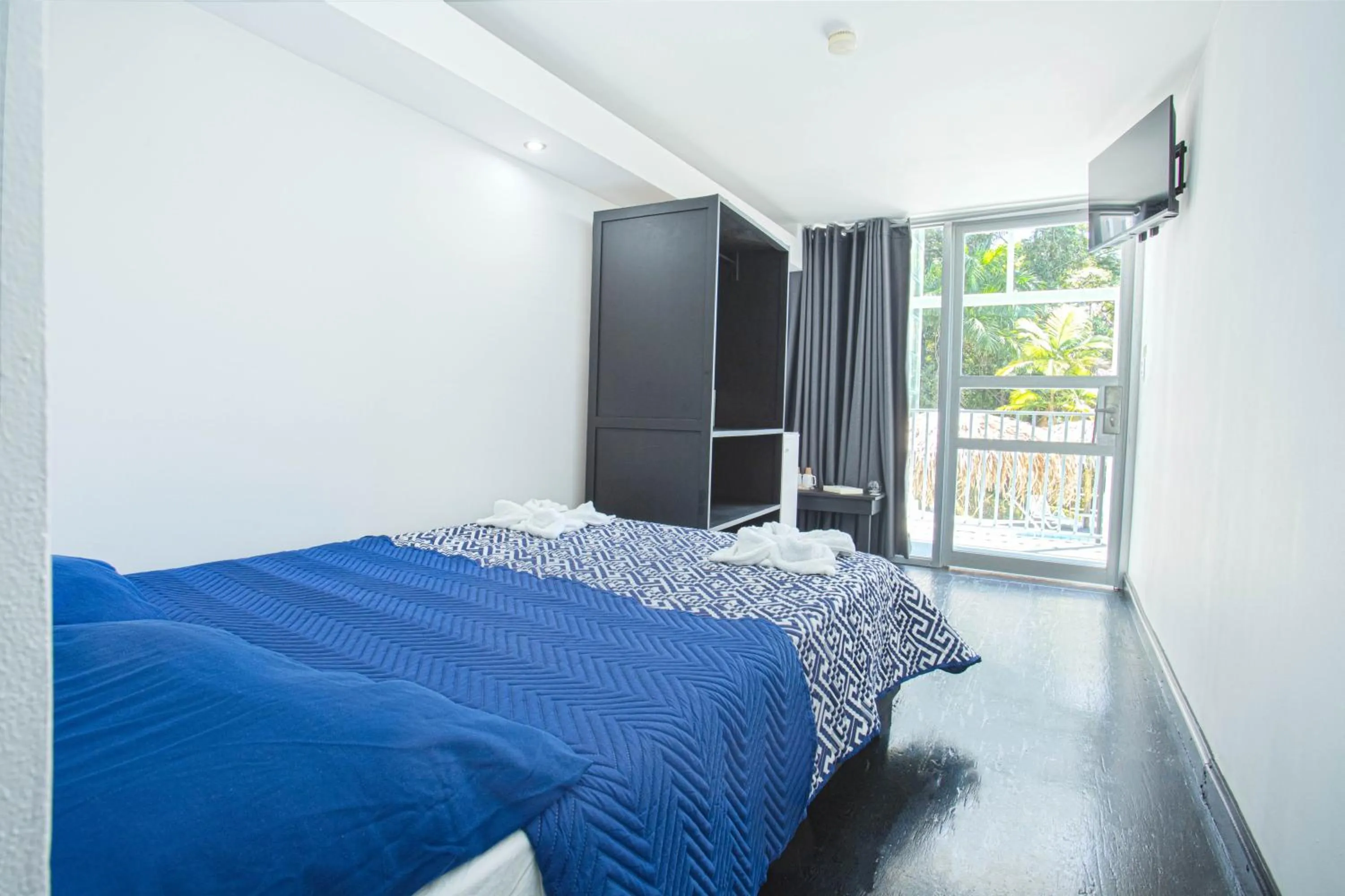 TV and multimedia, Bed in El Faro Containers Beach Hotel