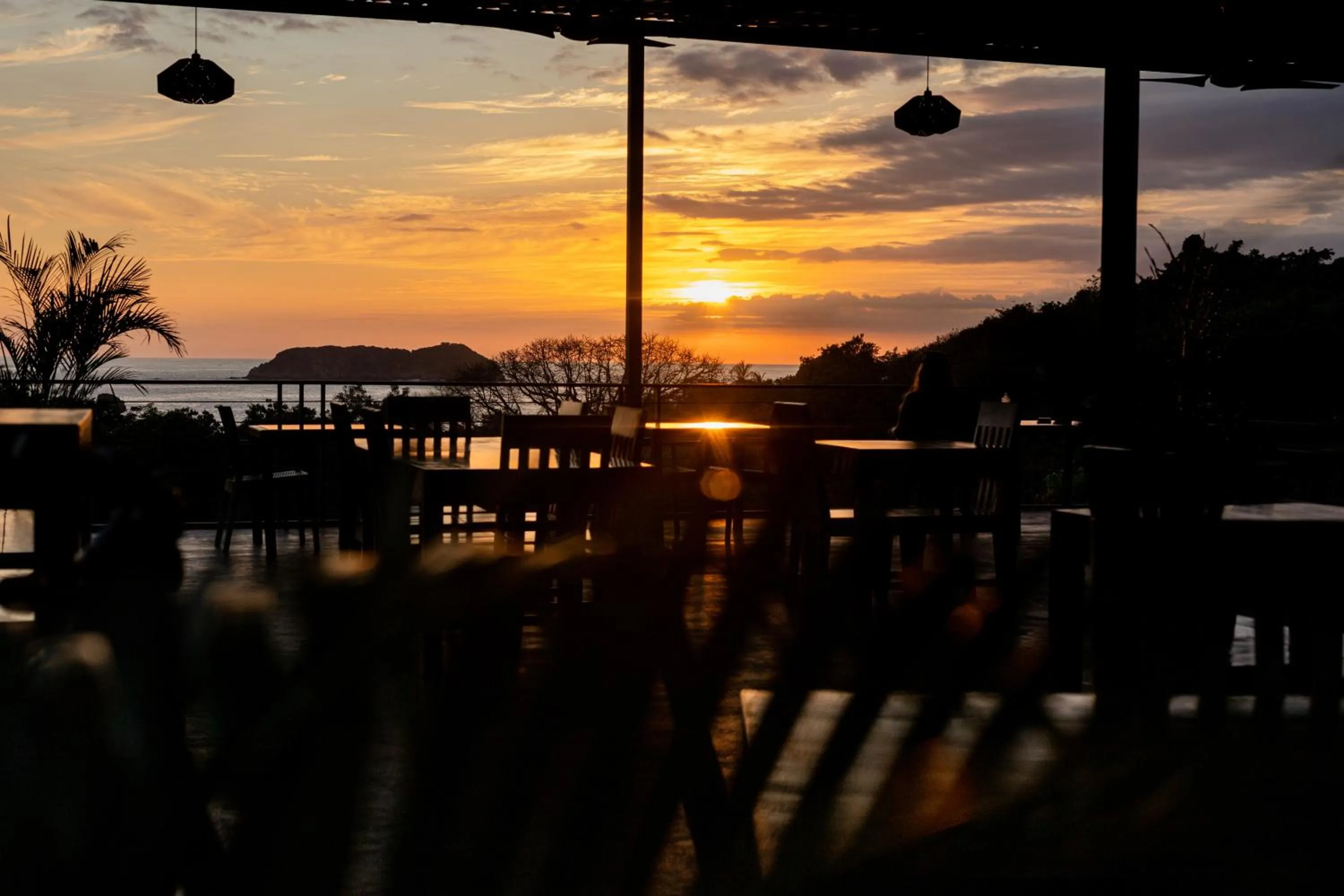 Restaurant/places to eat in El Faro Containers Beach Hotel