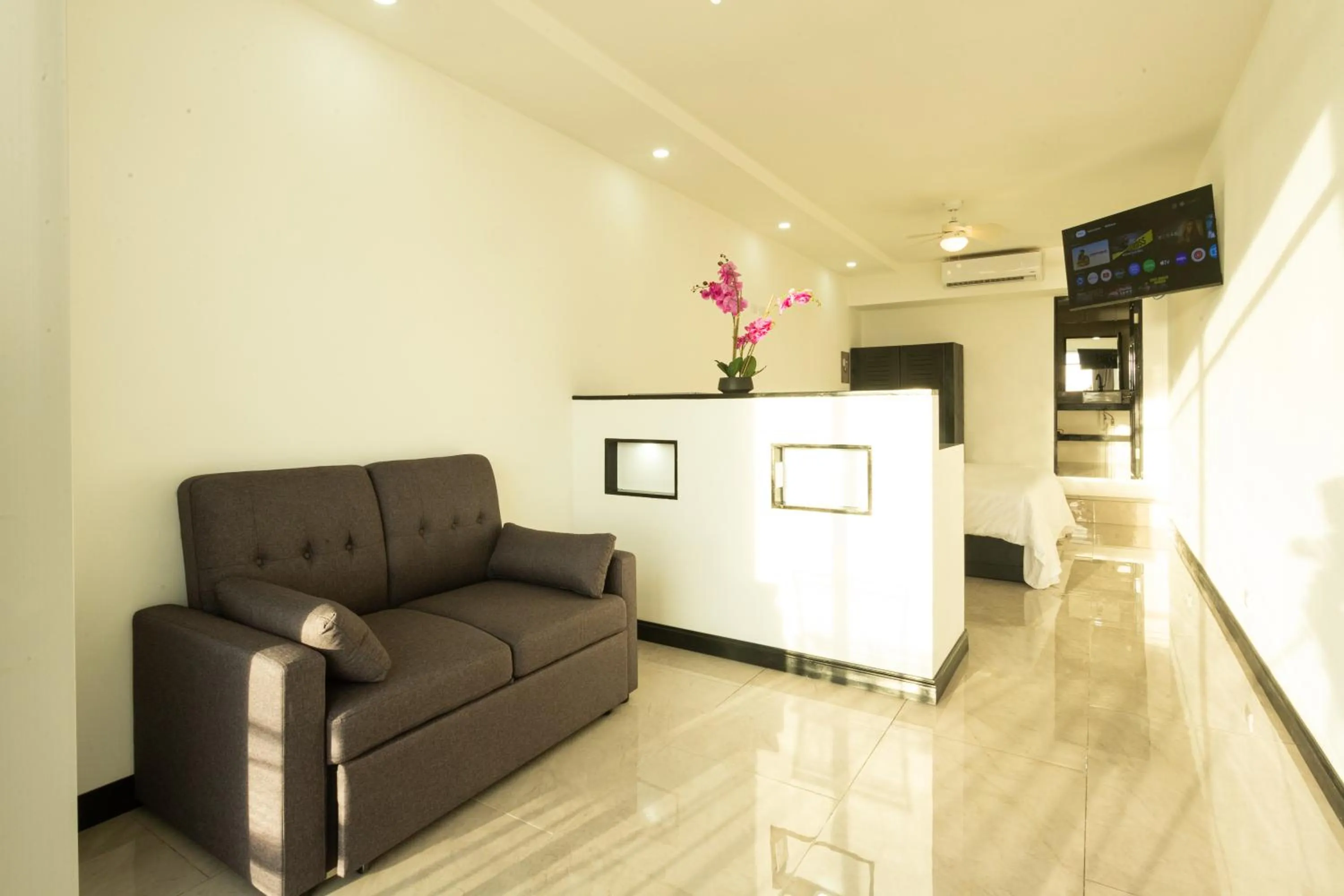 Living room in El Faro Containers Beach Hotel