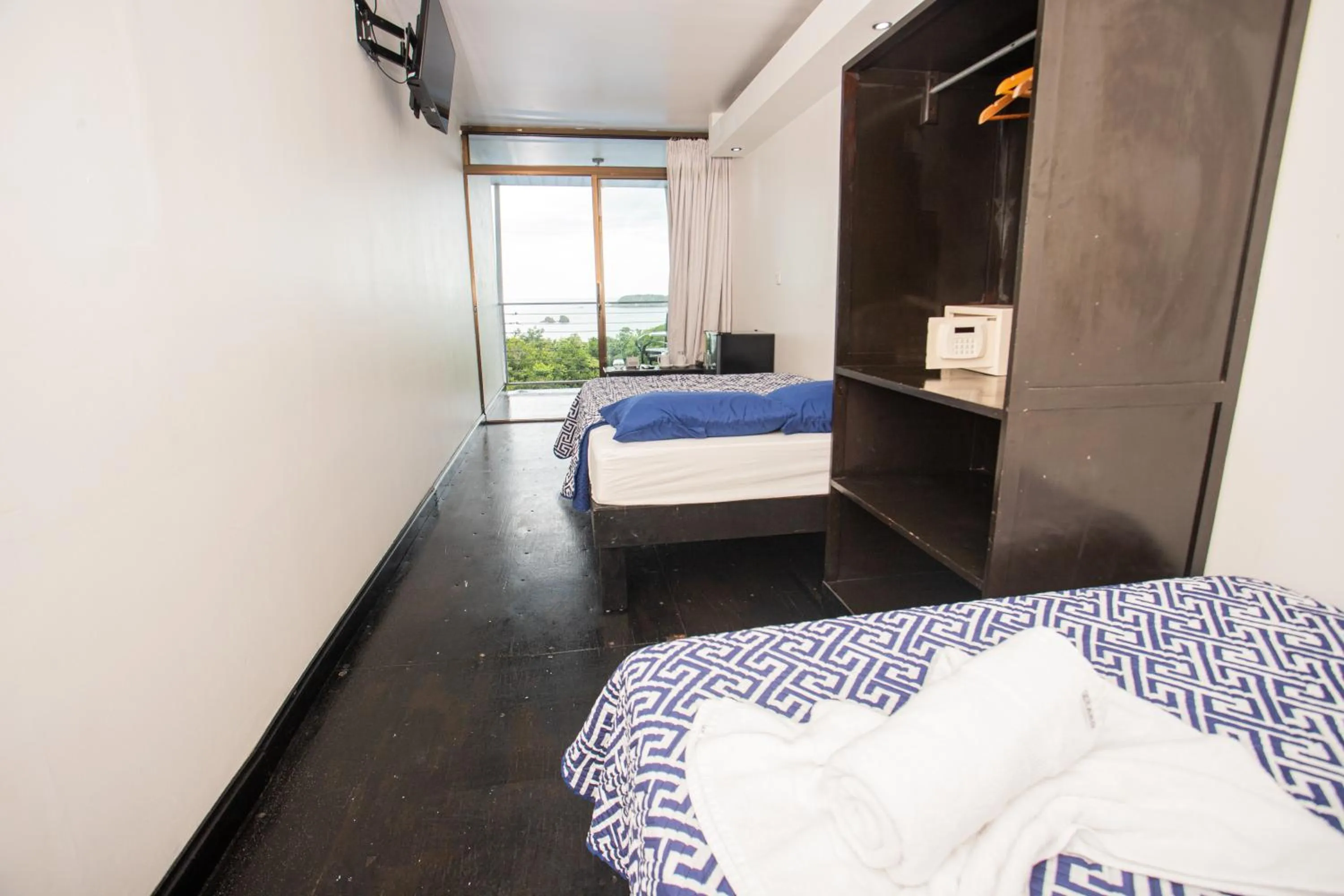 Photo of the whole room, Bed in El Faro Containers Beach Hotel