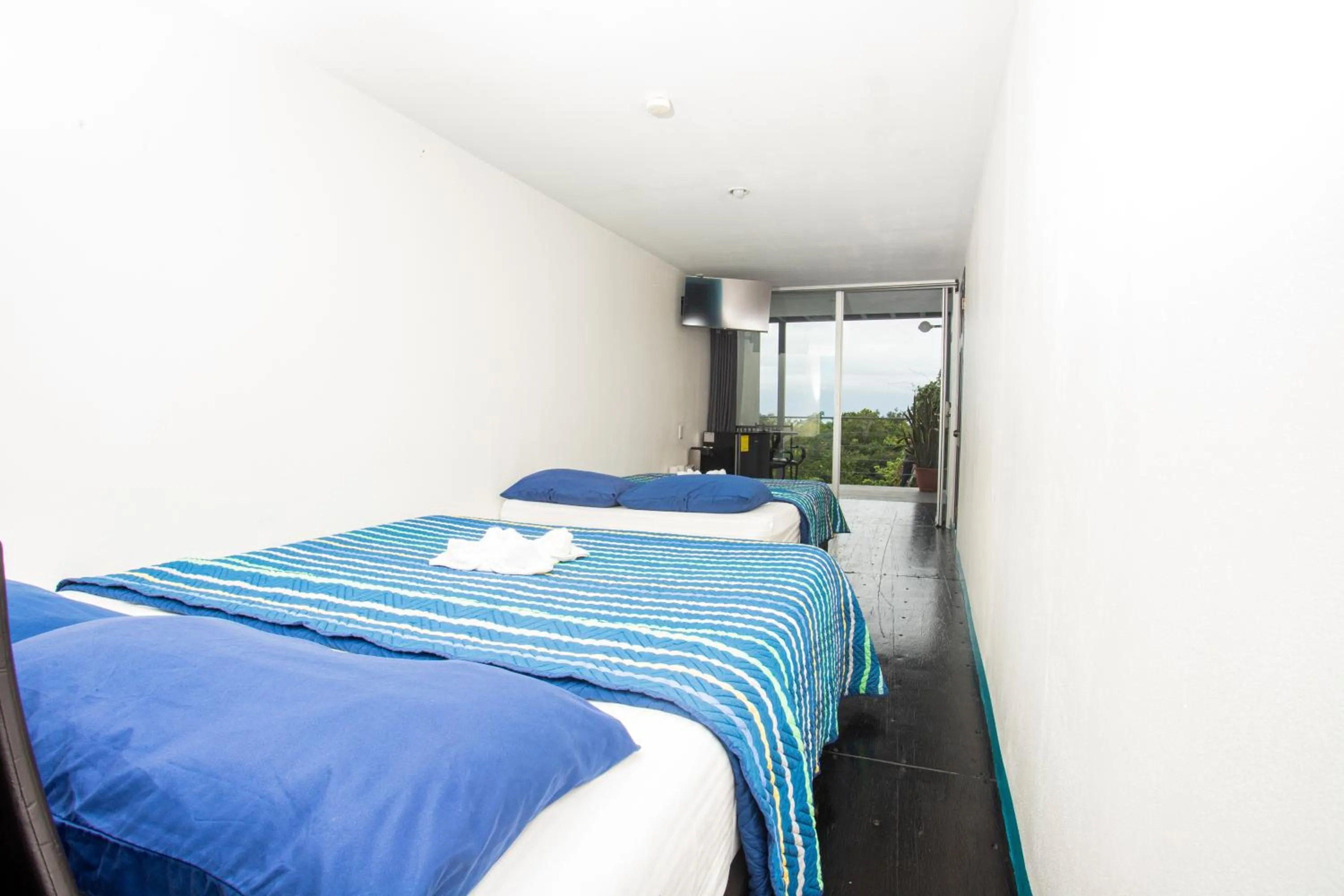 Photo of the whole room, Bed in El Faro Containers Beach Hotel