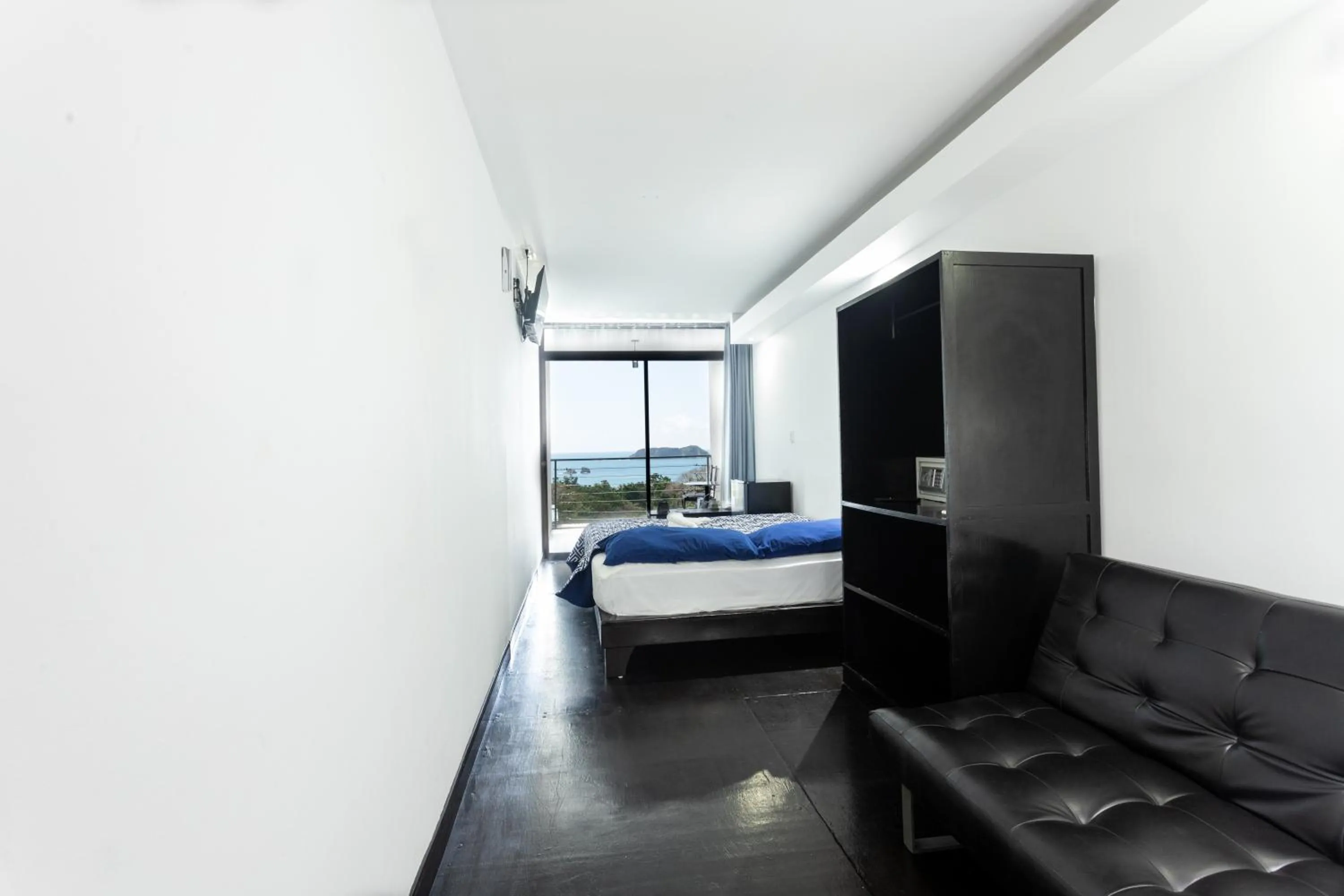 Photo of the whole room, Bed in El Faro Containers Beach Hotel