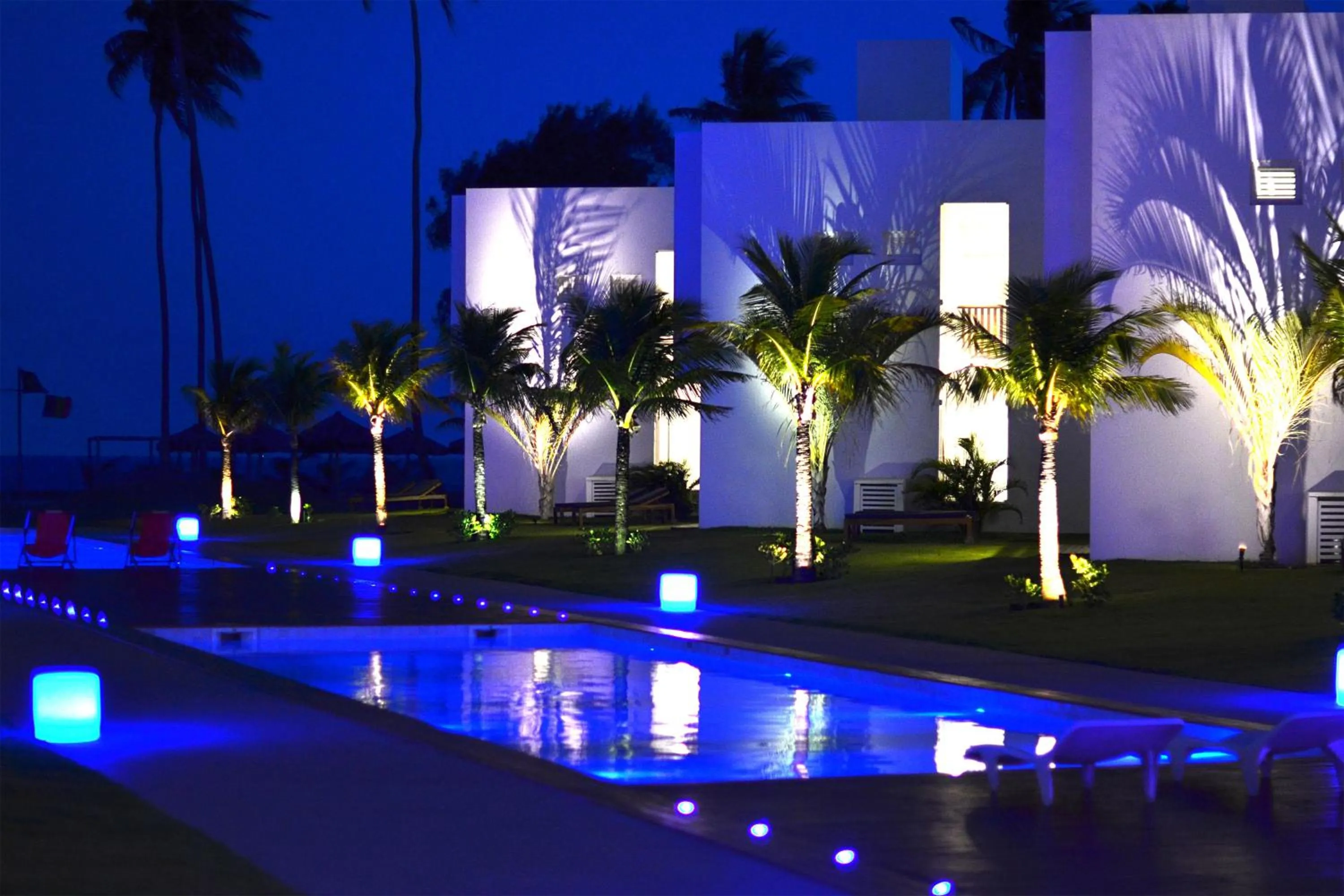 Night in B Blue Beachouses