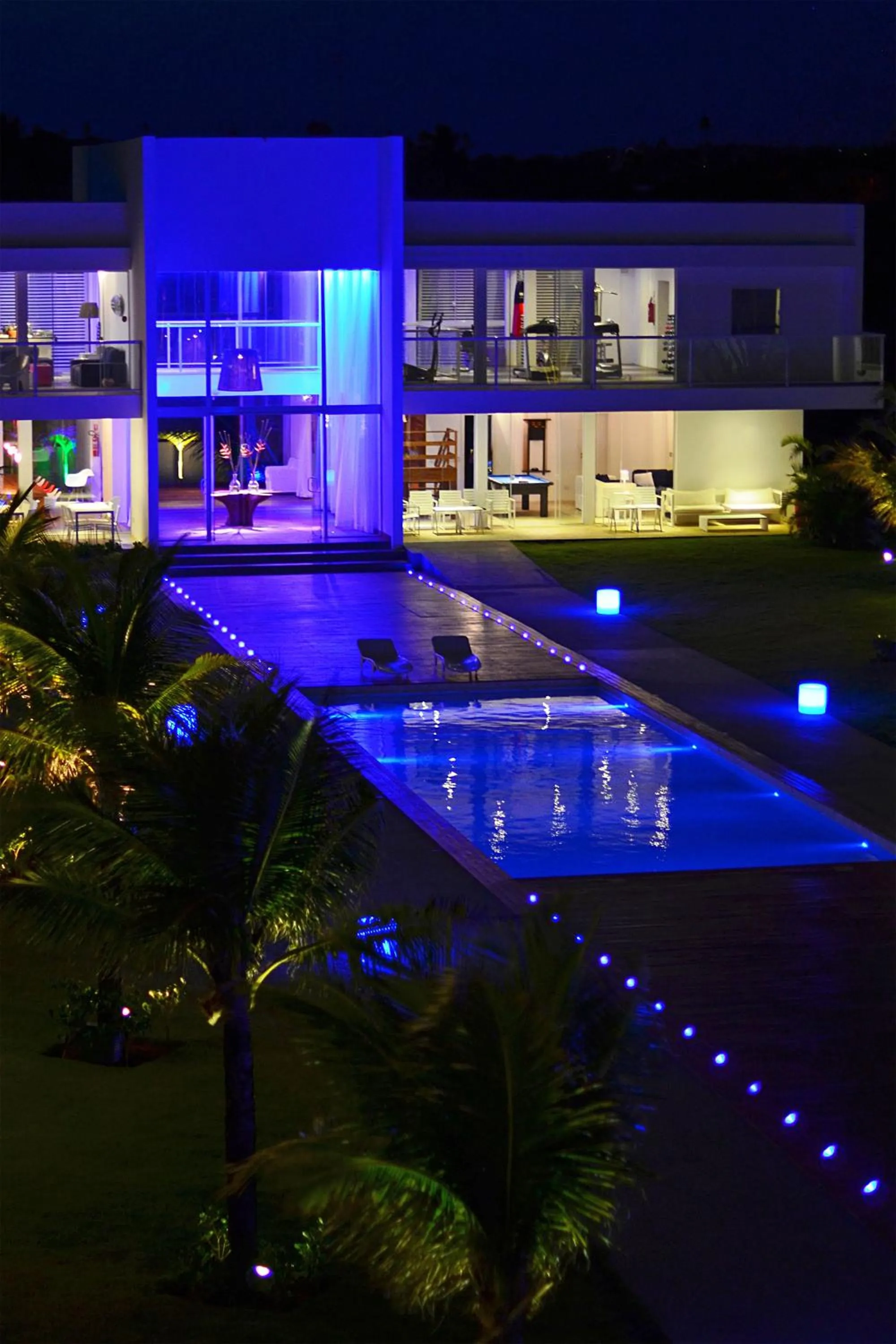 Night in B Blue Beachouses